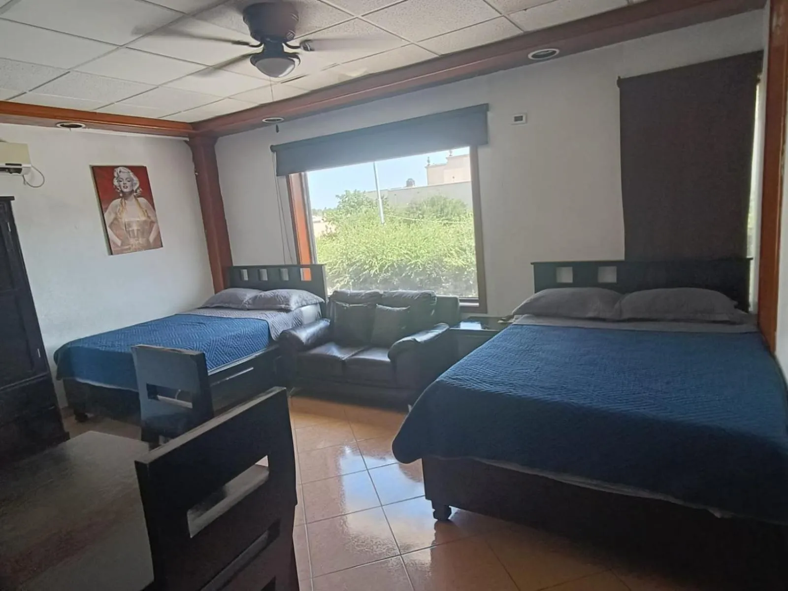 Photo of the whole room, Bed in Hotel Garcias Suites, Linares