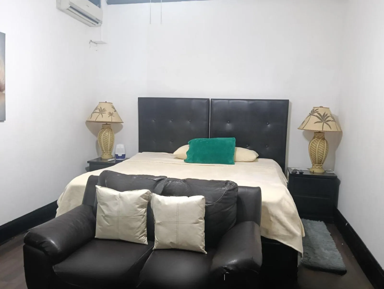 Photo of the whole room, Bed in Hotel Garcias Suites, Linares