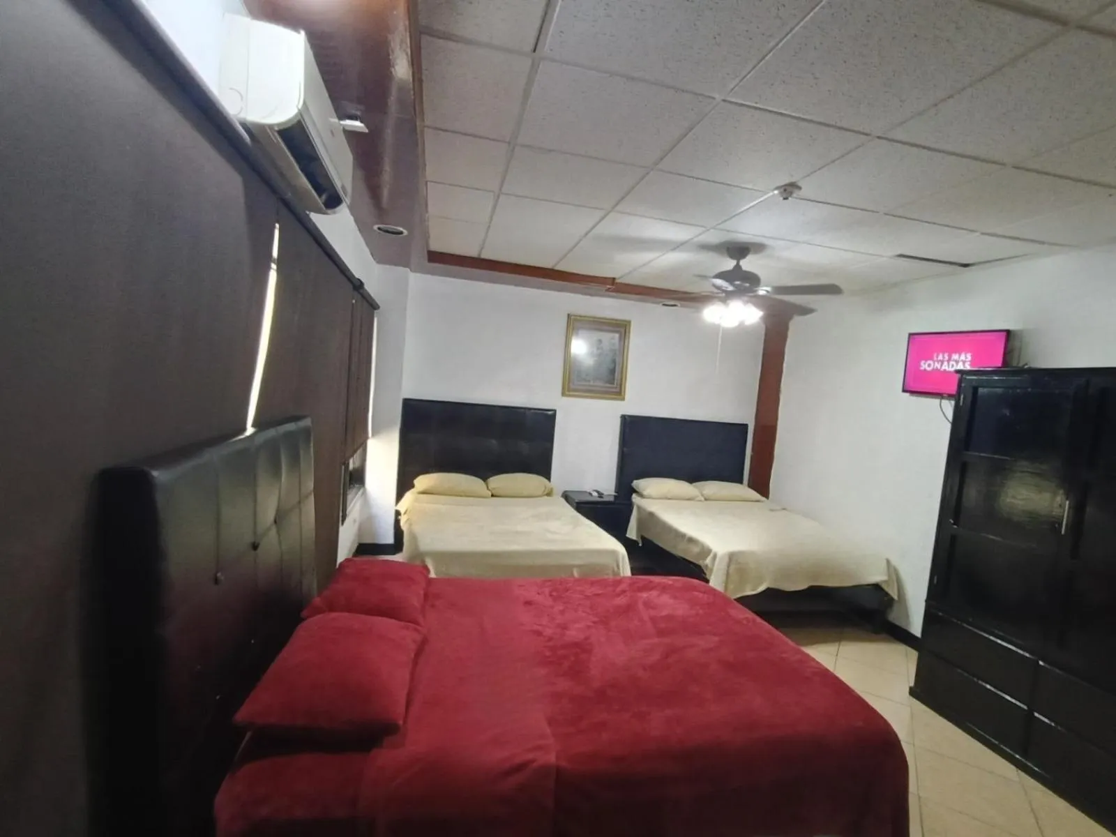 Photo of the whole room, Bed in Hotel Garcias Suites, Linares