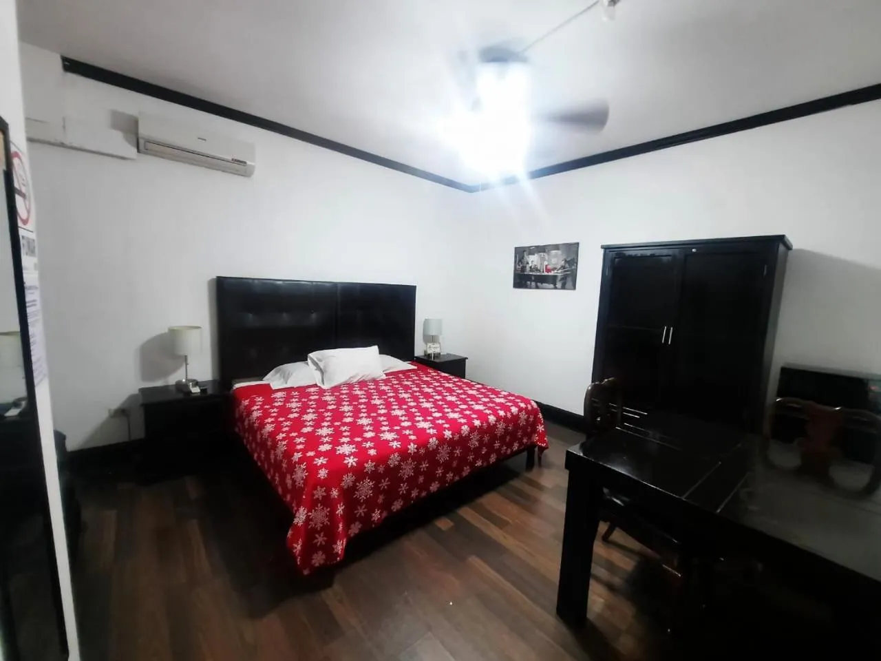 Bedroom, Bed in Hotel Garcias Suites, Linares