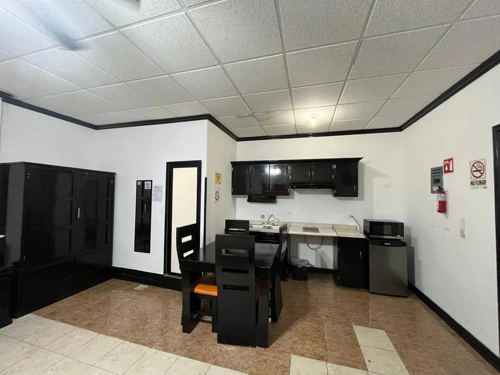 Kitchen or kitchenette in Hotel Garcias Suites, Linares