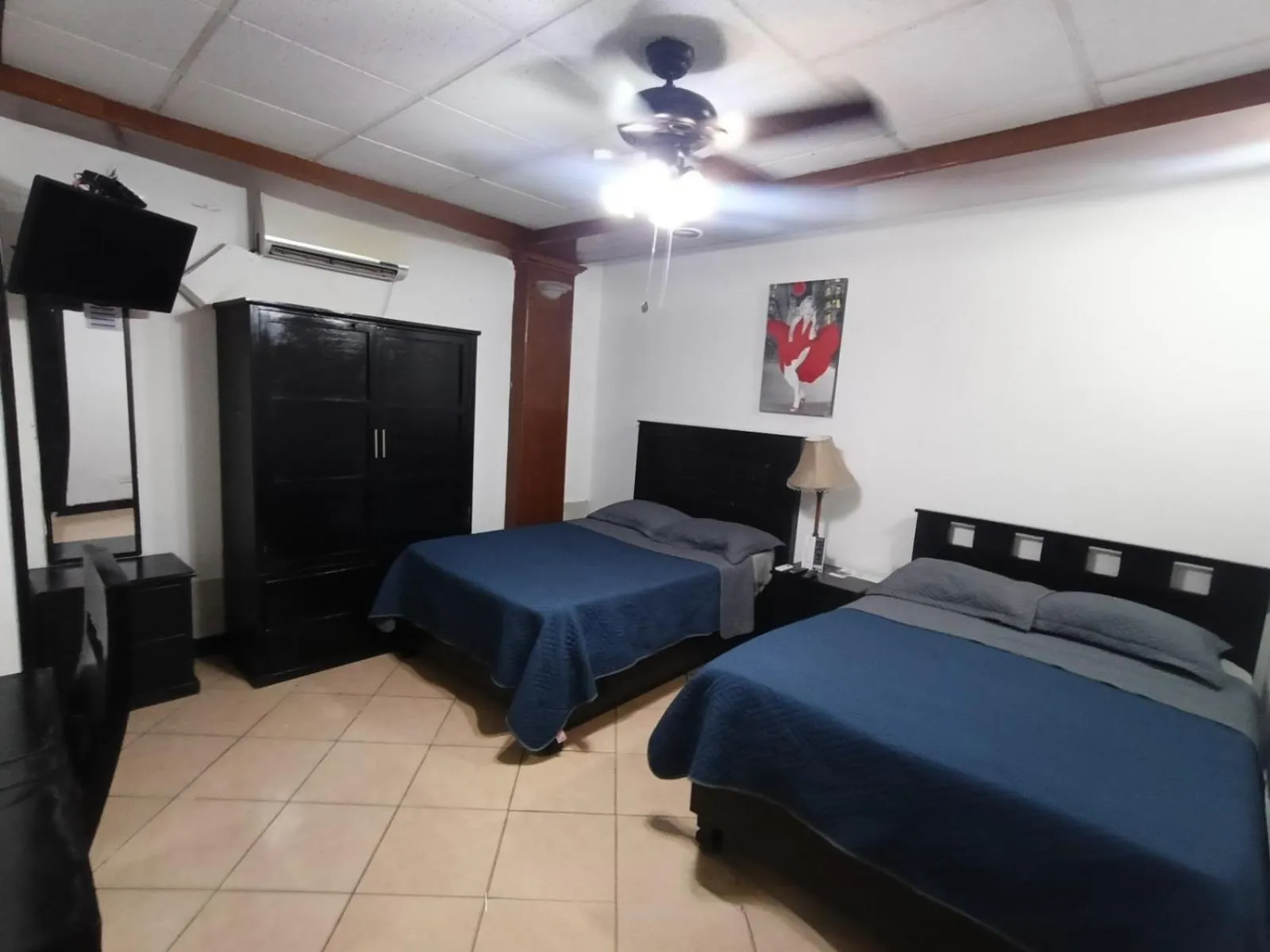 Photo of the whole room, Bed in Hotel Garcias Suites, Linares