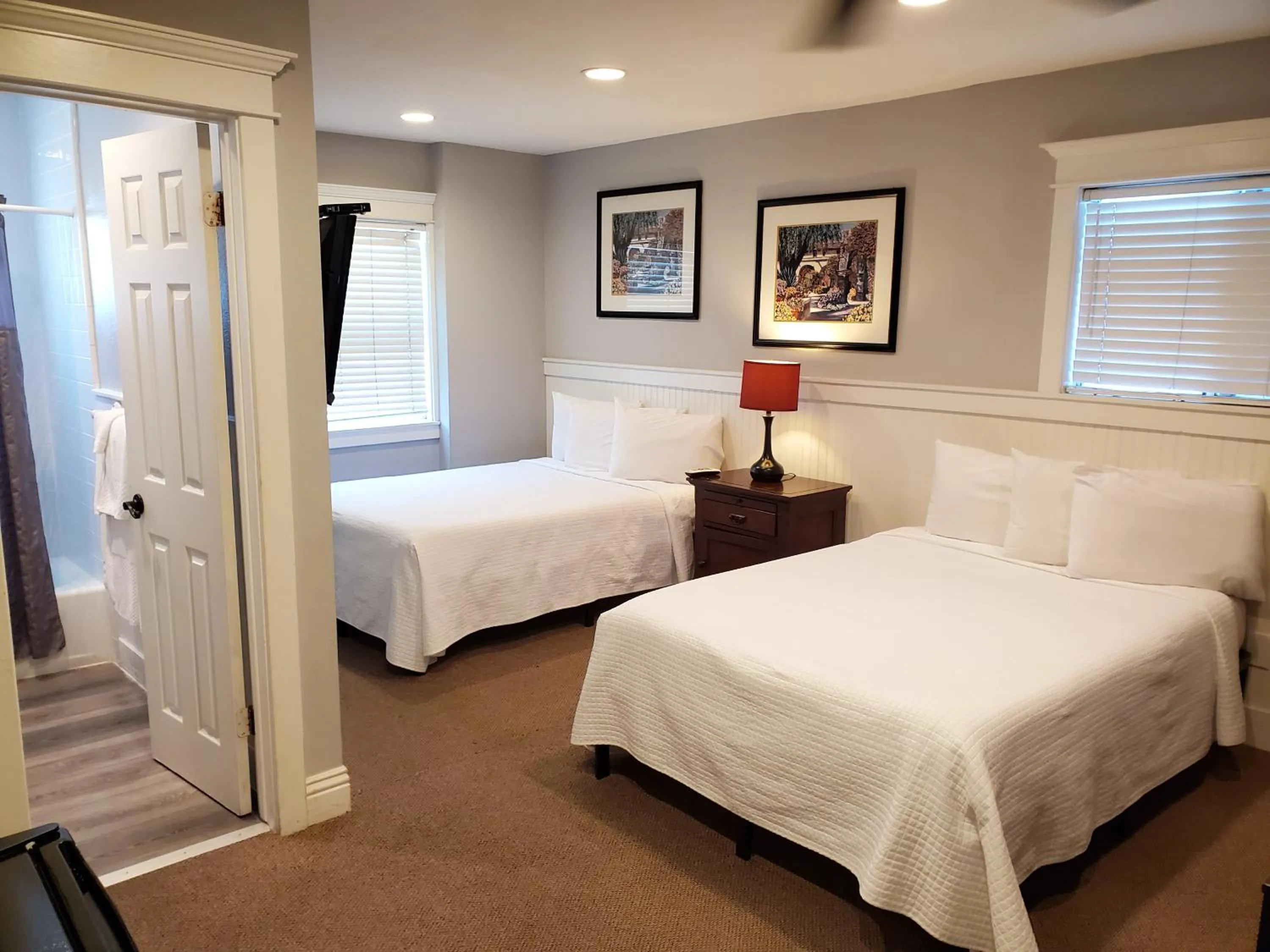 Bed in Coronado Island Inn