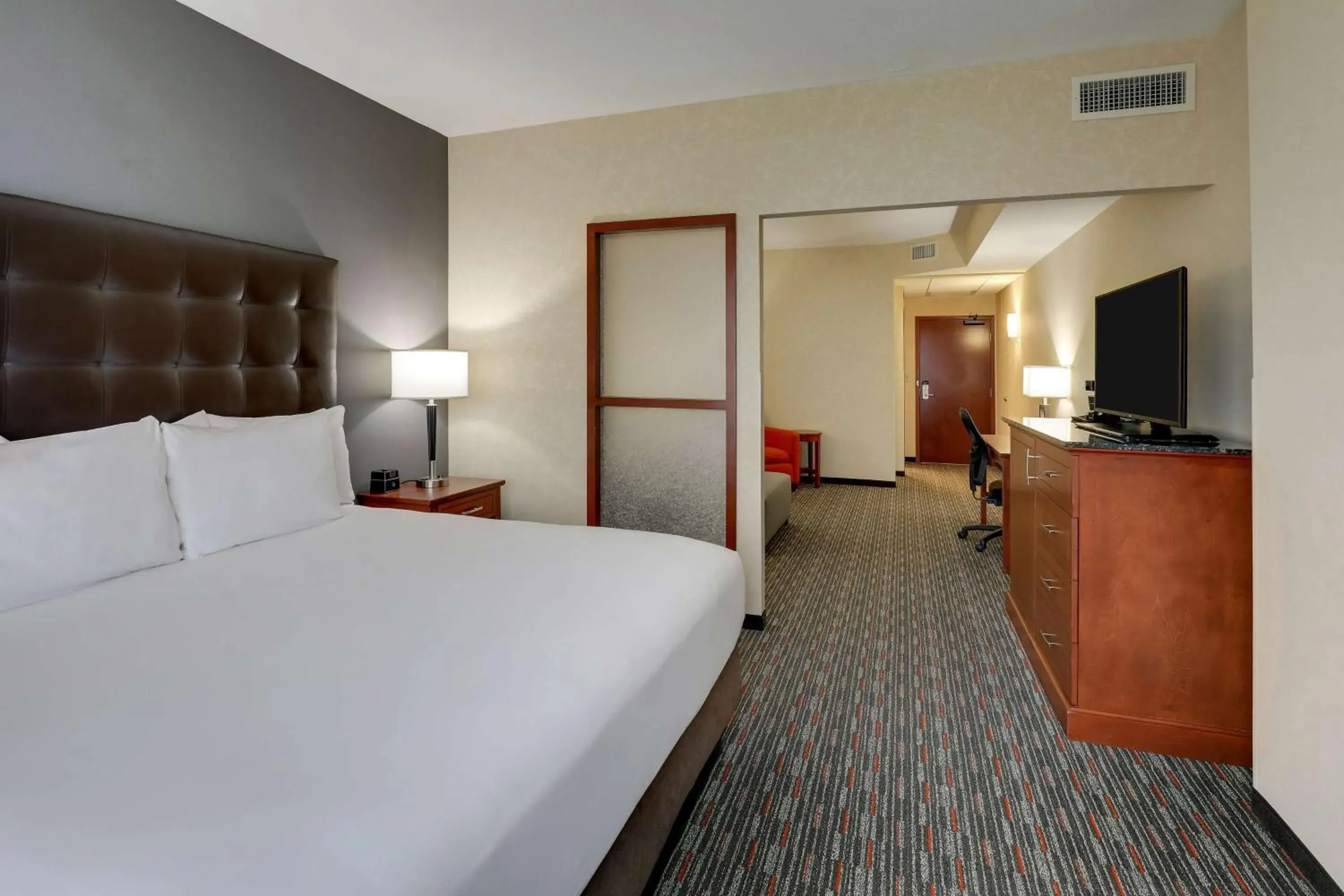 Deluxe King Room with Sofa Bed in Drury Inn & Suites Charlotte Arrowood Deluxe King Room with Sofa Bed in Drury Inn & Suites Charlotte Arrowood