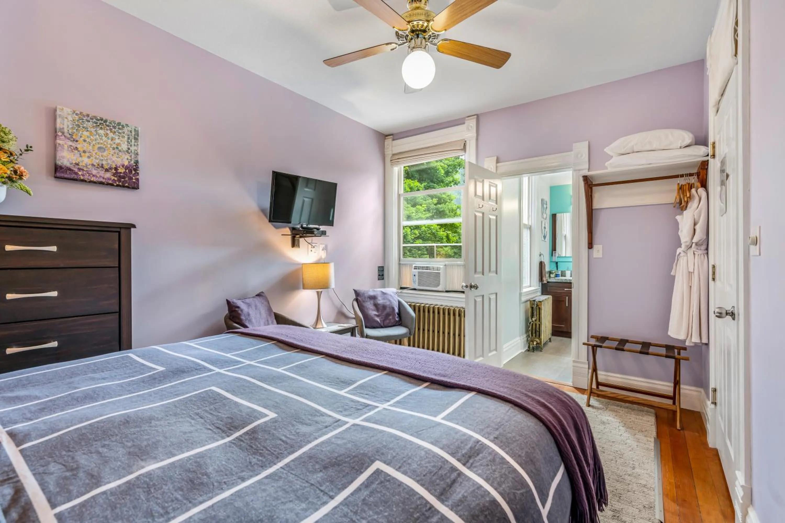 Photo of the whole room, Bed in Cloudside Hotel