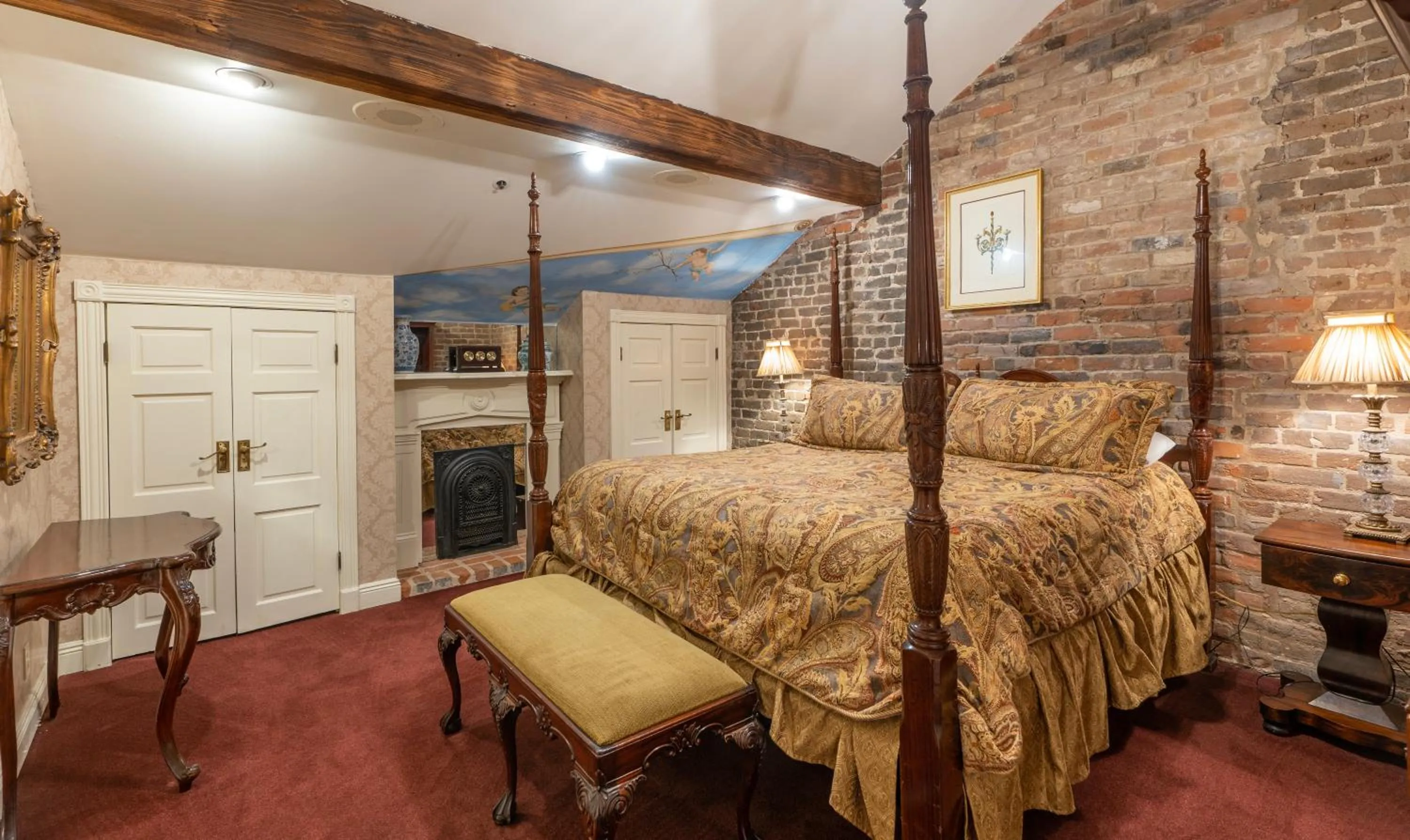 Bed in Quarter House Suites