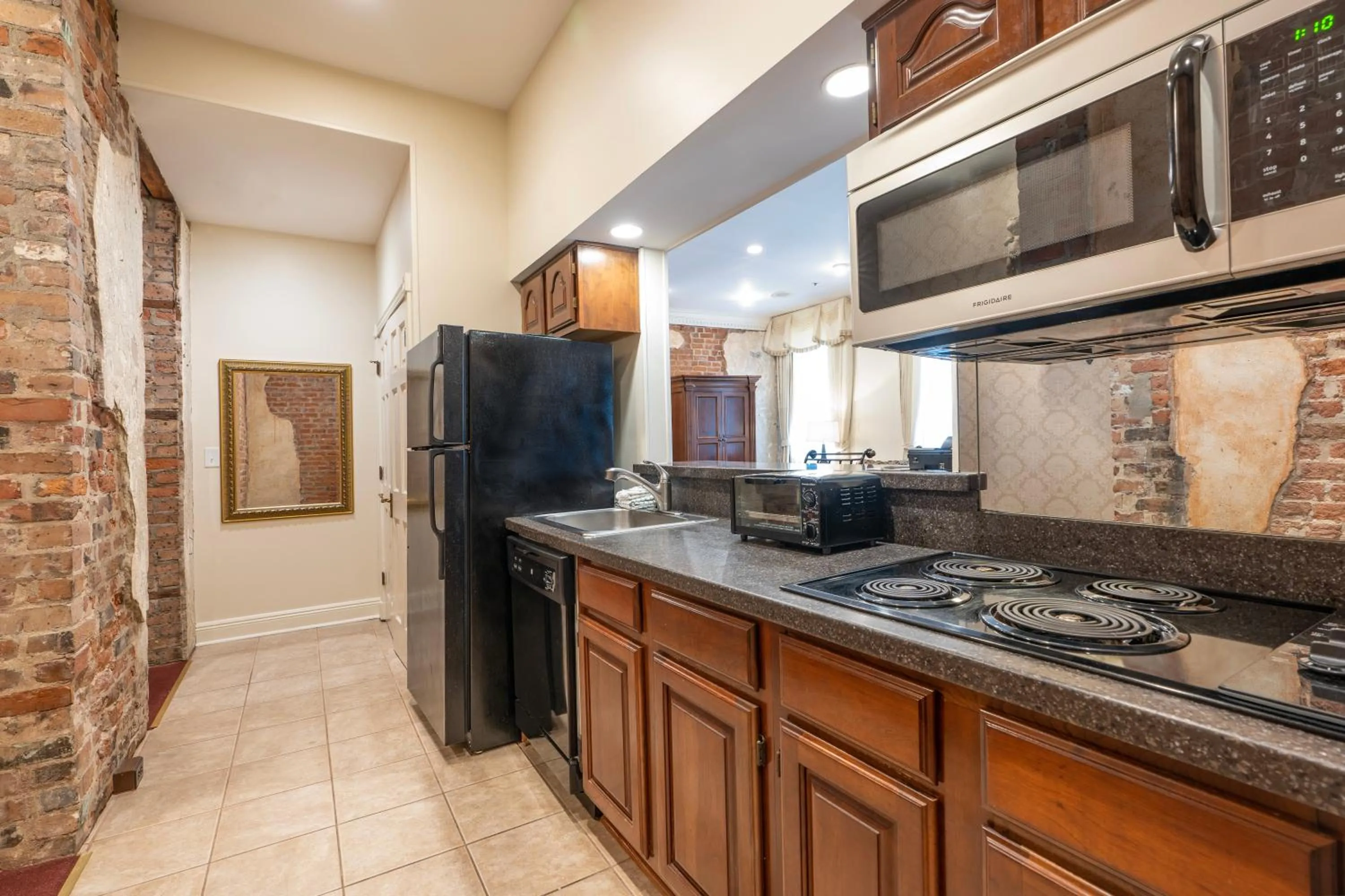 Quarter House Suites