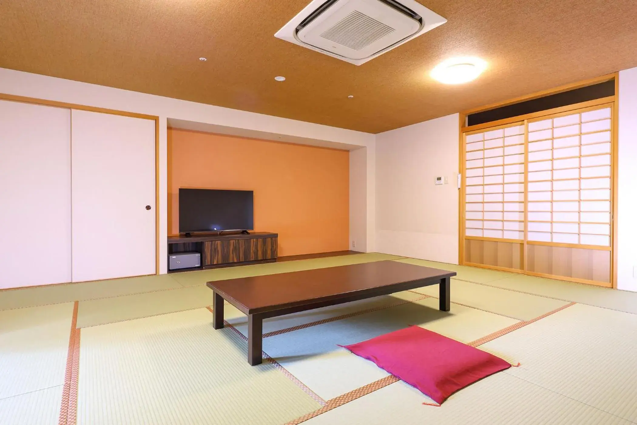 Standard Japanese-Style-Room with 15 Tatami mats - Non-Smoking - Shared Bathroom in Ooedo Onsen Monogatari Premium Yamashitaya Standard Japanese-Style-Room with 15 Tatami mats - Non-Smoking - Shared Bathroom in Ooedo Onsen Monogatari Premium Yamashitaya