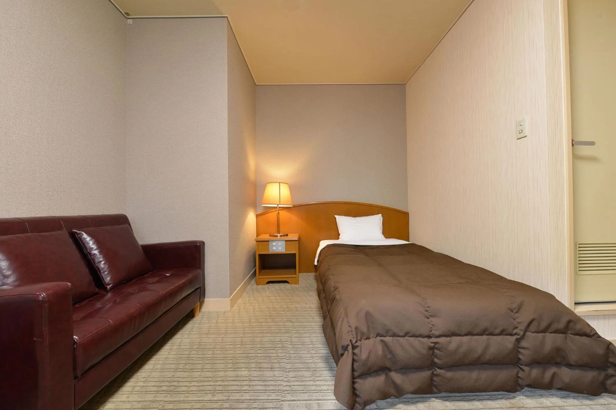 Bed in Ooedo Onsen Monogatari Hotel Kinugawa Gyoen