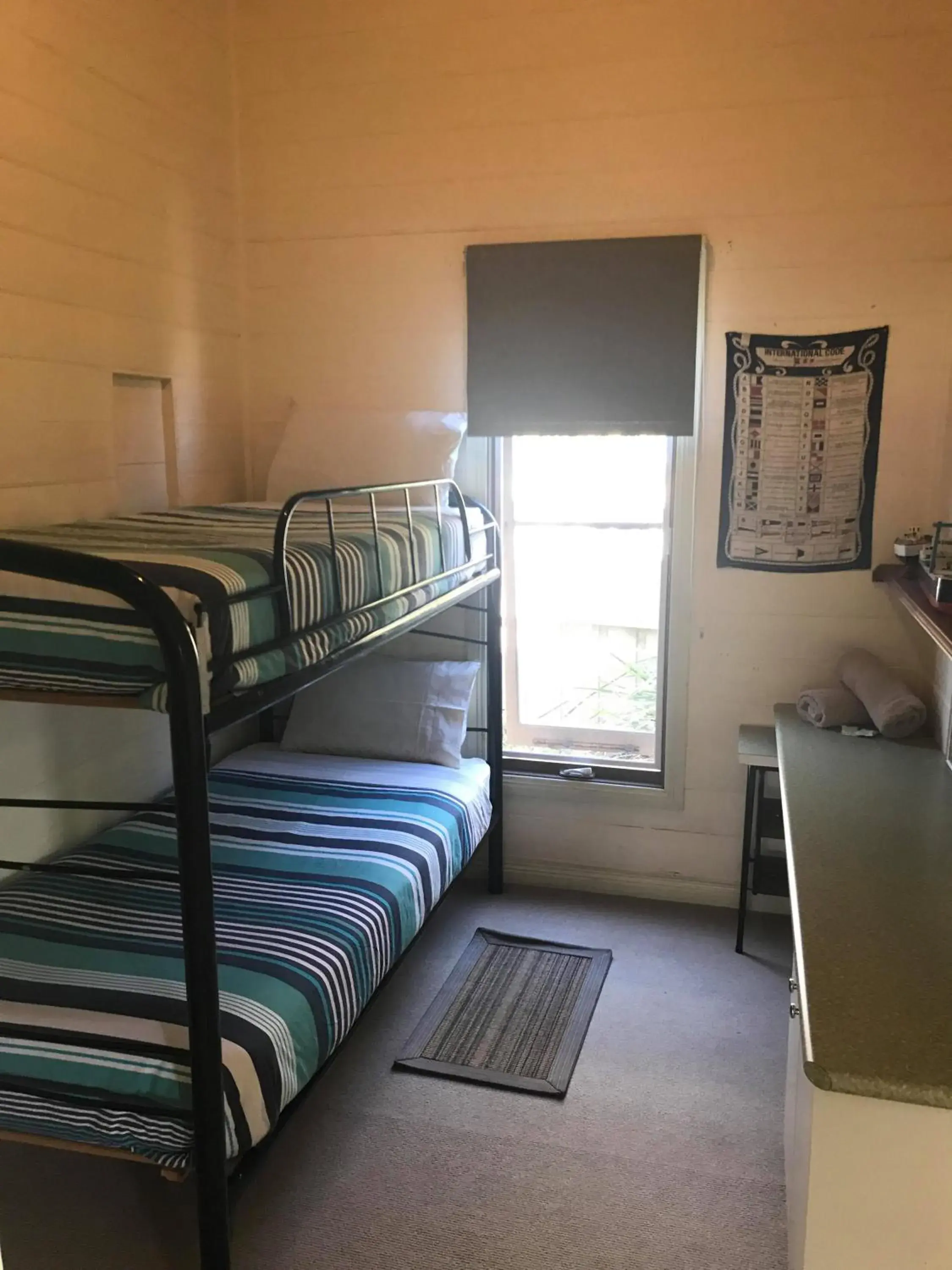 Small Twin Room in Port Campbell Guesthouse & Flash Packers Small Twin Room in Port Campbell Guesthouse & Flash Packers