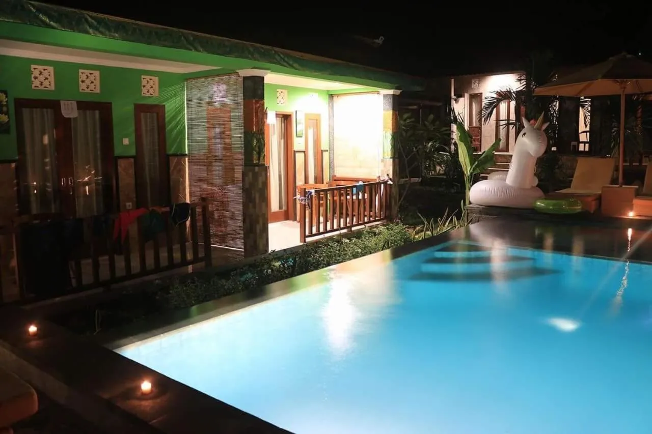 Swimming pool in Reynold Artha Guest House