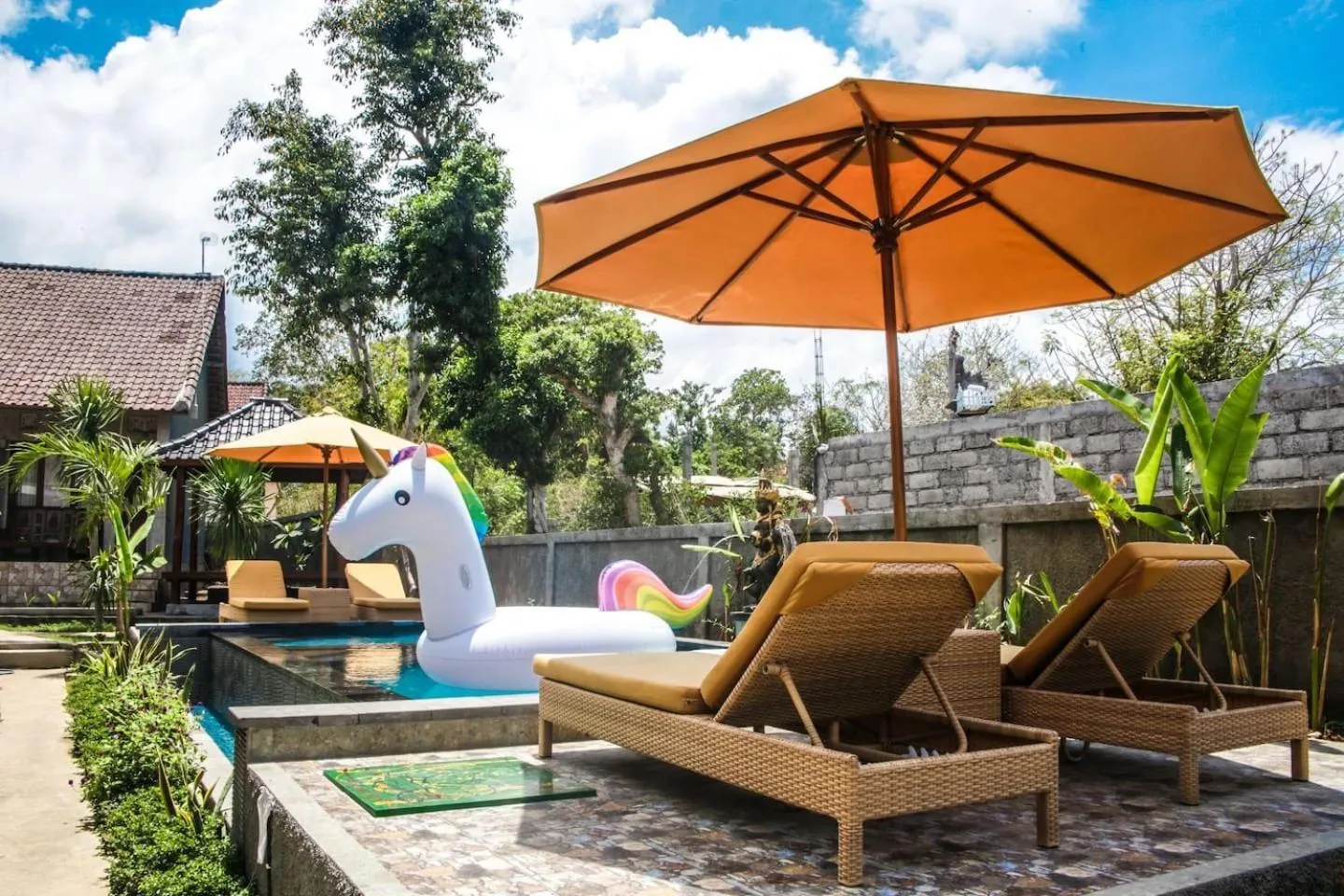 Swimming pool in Reynold Artha Guest House