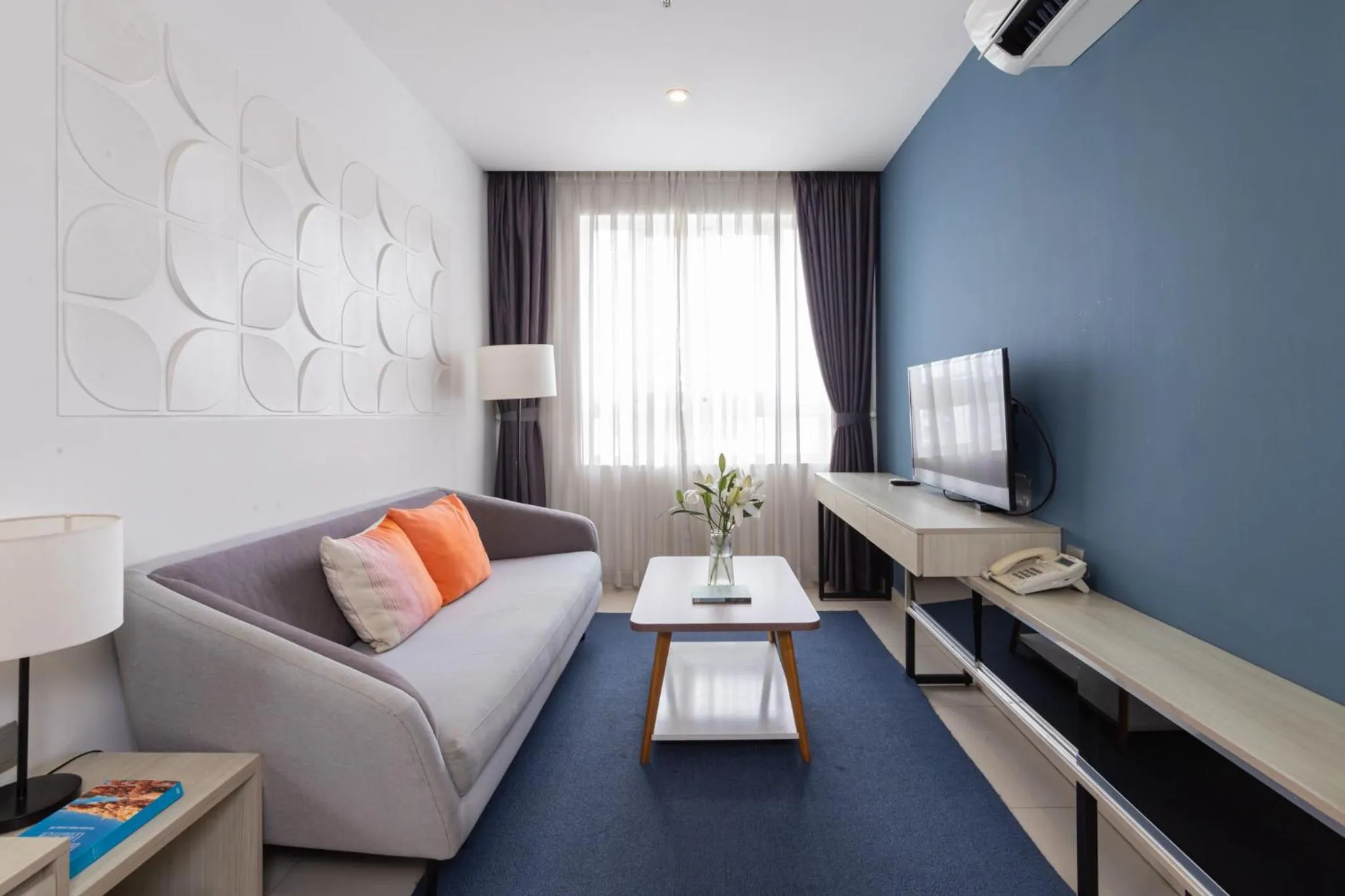 Seating area in Đô Thành Residence by DDH