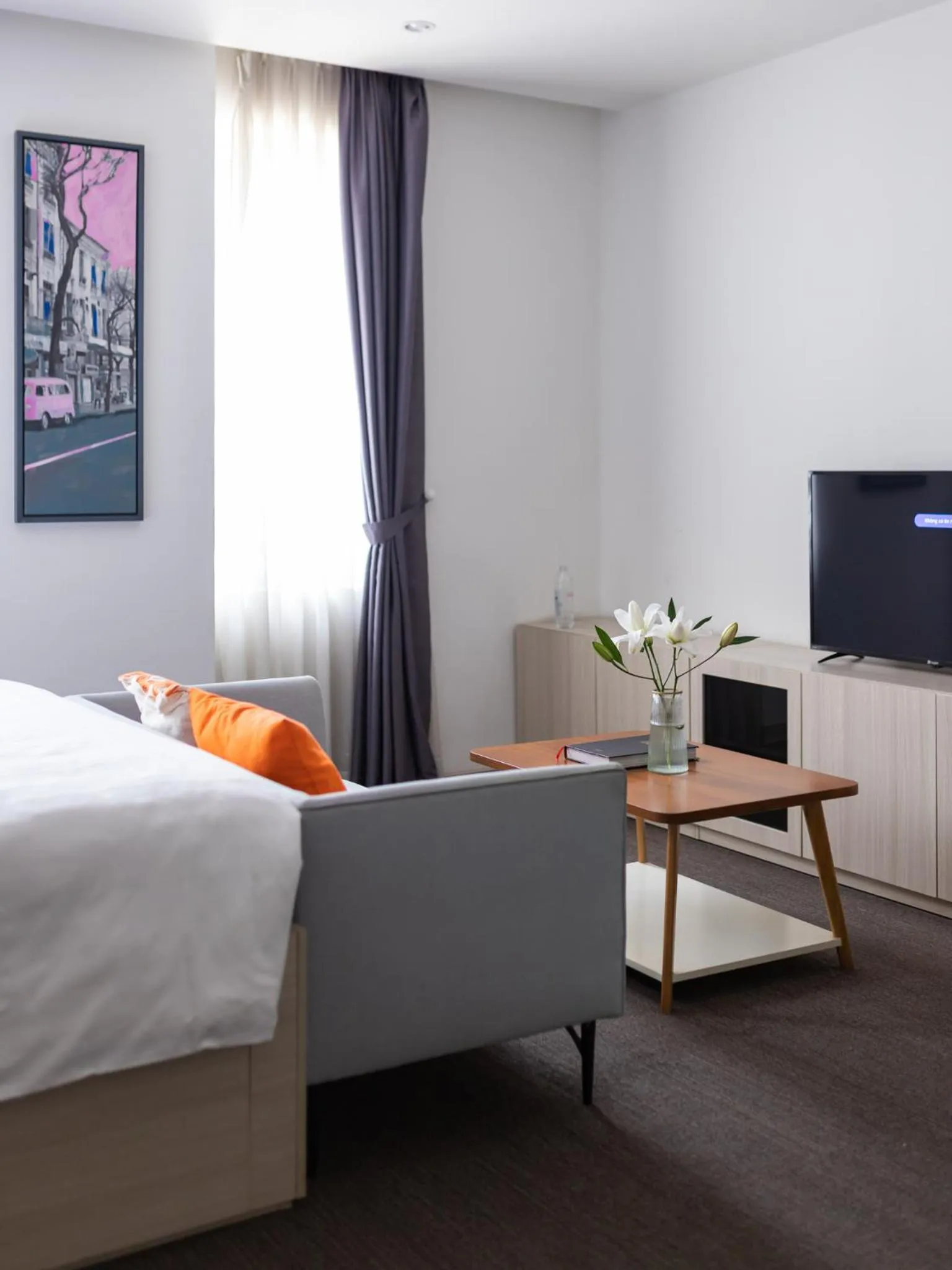 Living room, Bed in Đô Thành Residence by DDH