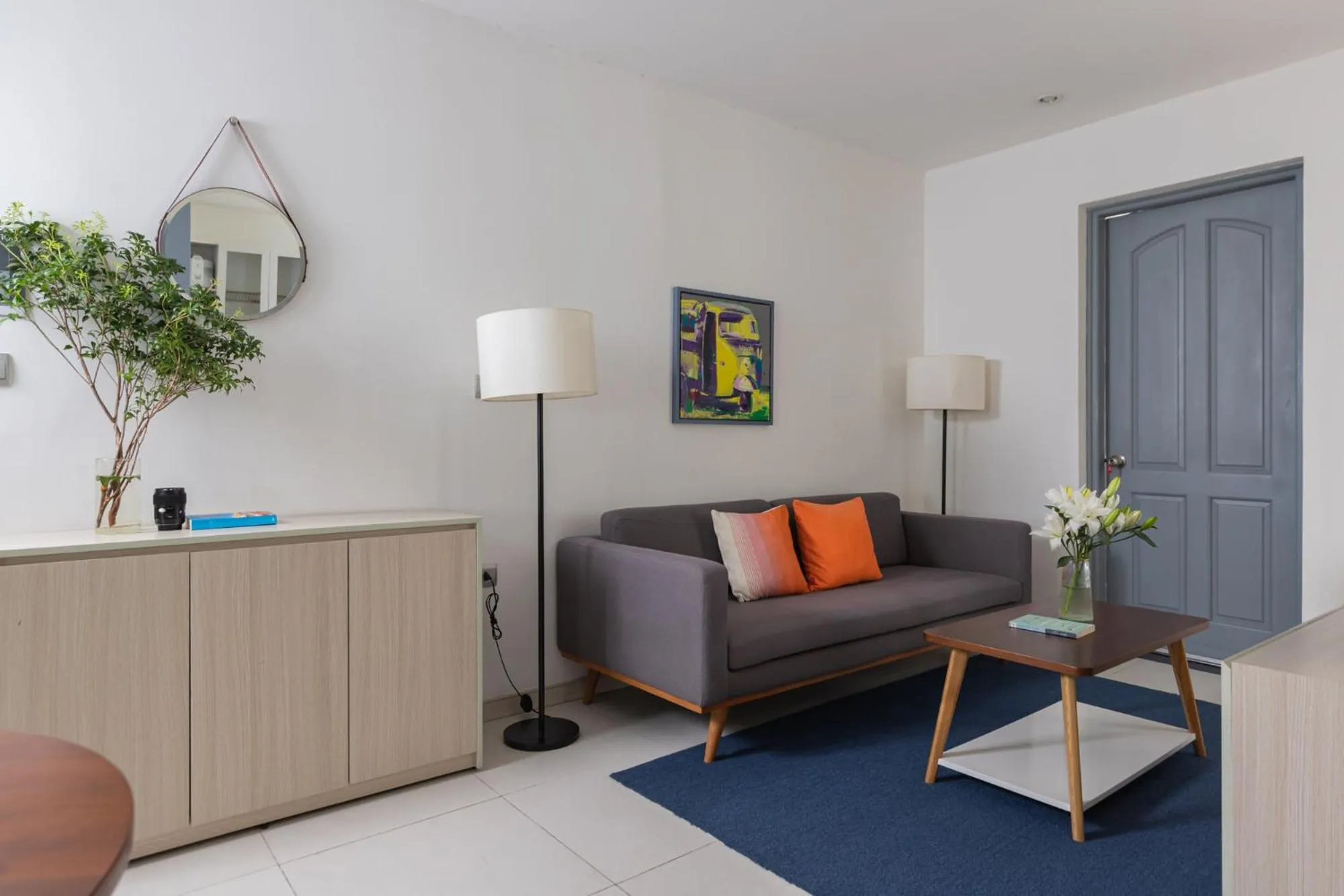 Seating area in Đô Thành Residence by DDH