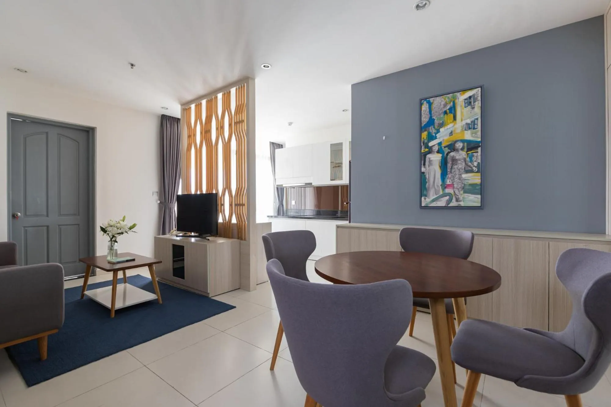 Communal lounge/ TV room in Đô Thành Residence by DDH