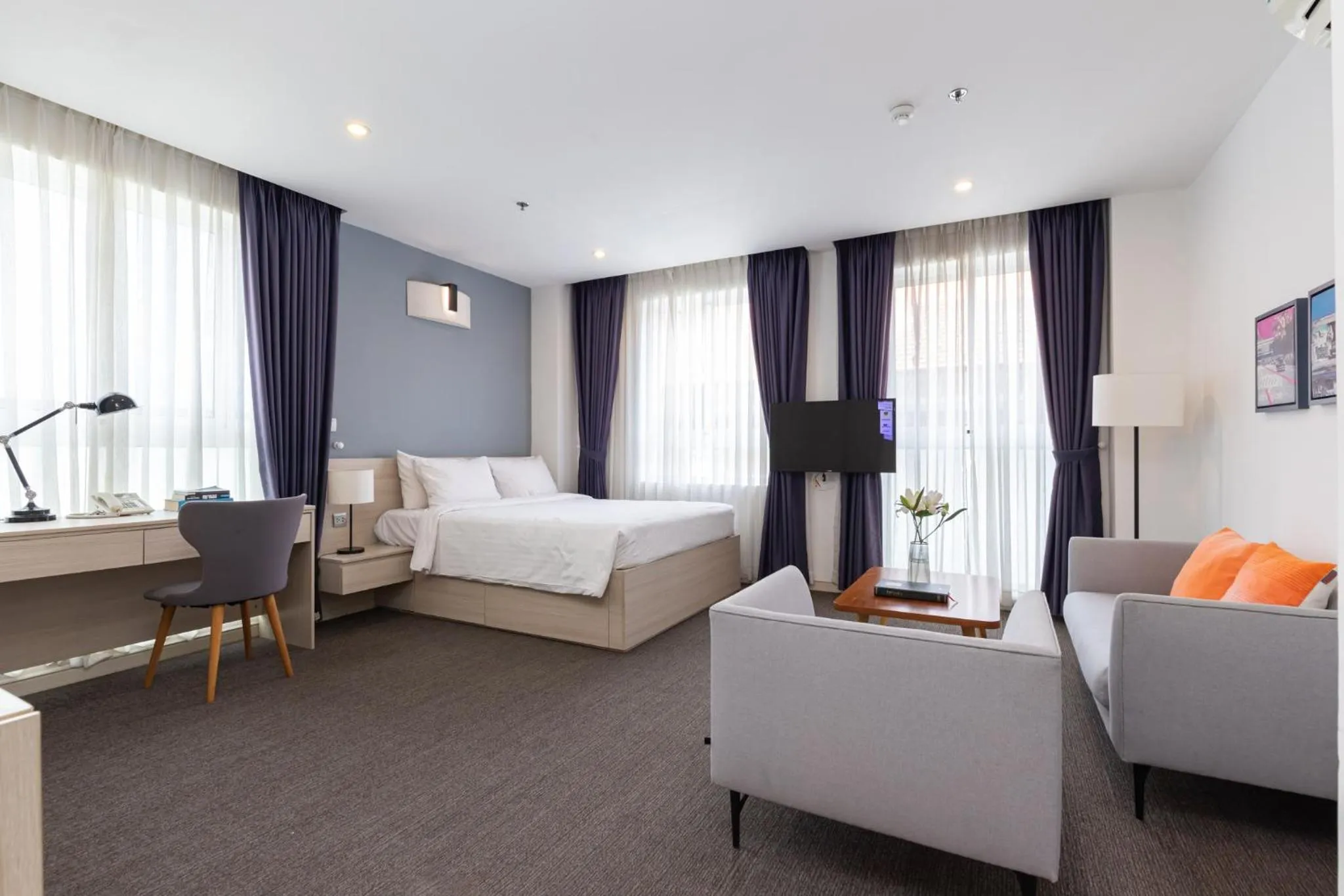 Photo of the whole room, Bed in Đô Thành Residence by DDH