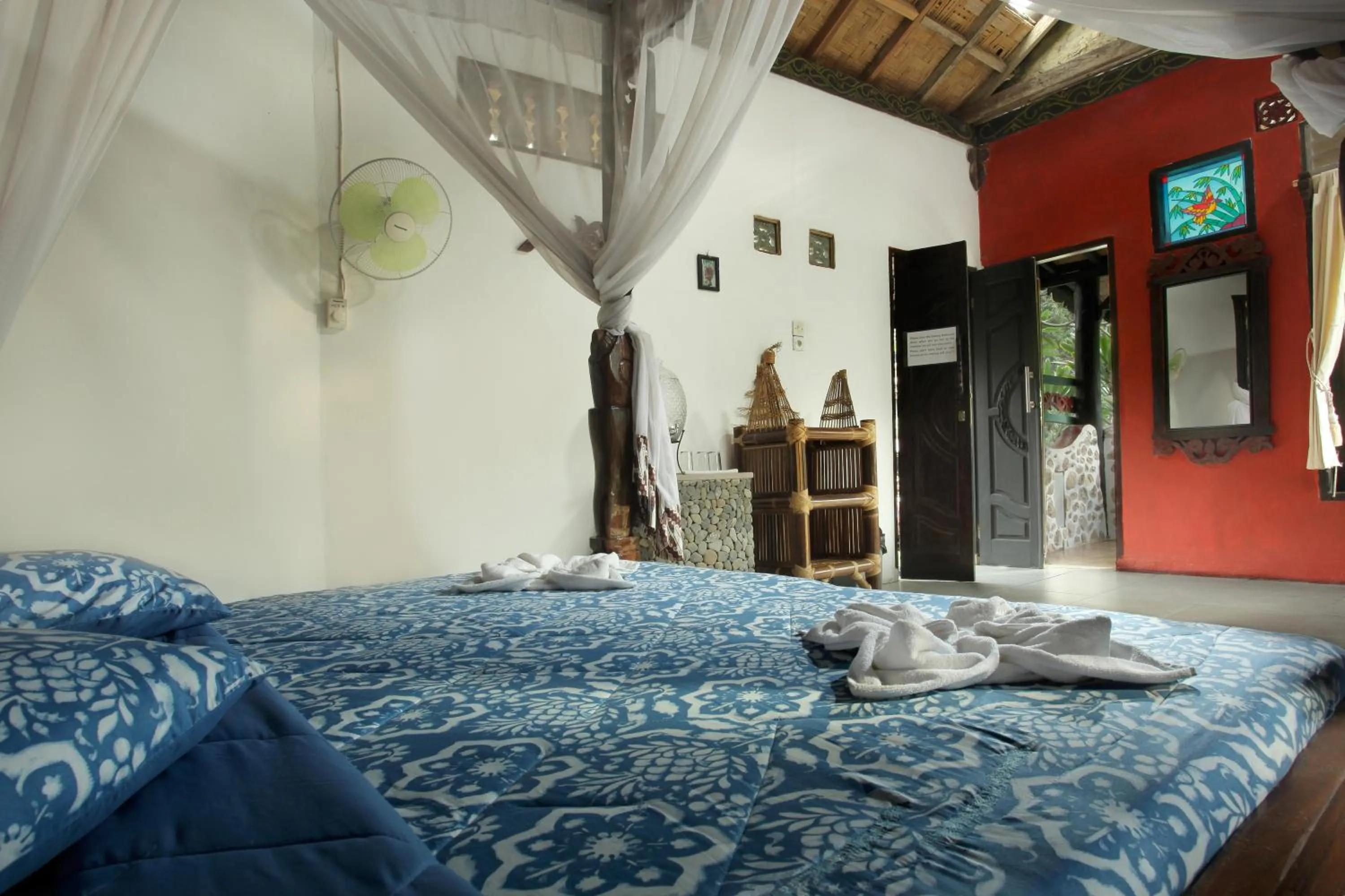 Bed in Jungle Inn Bukit lawang