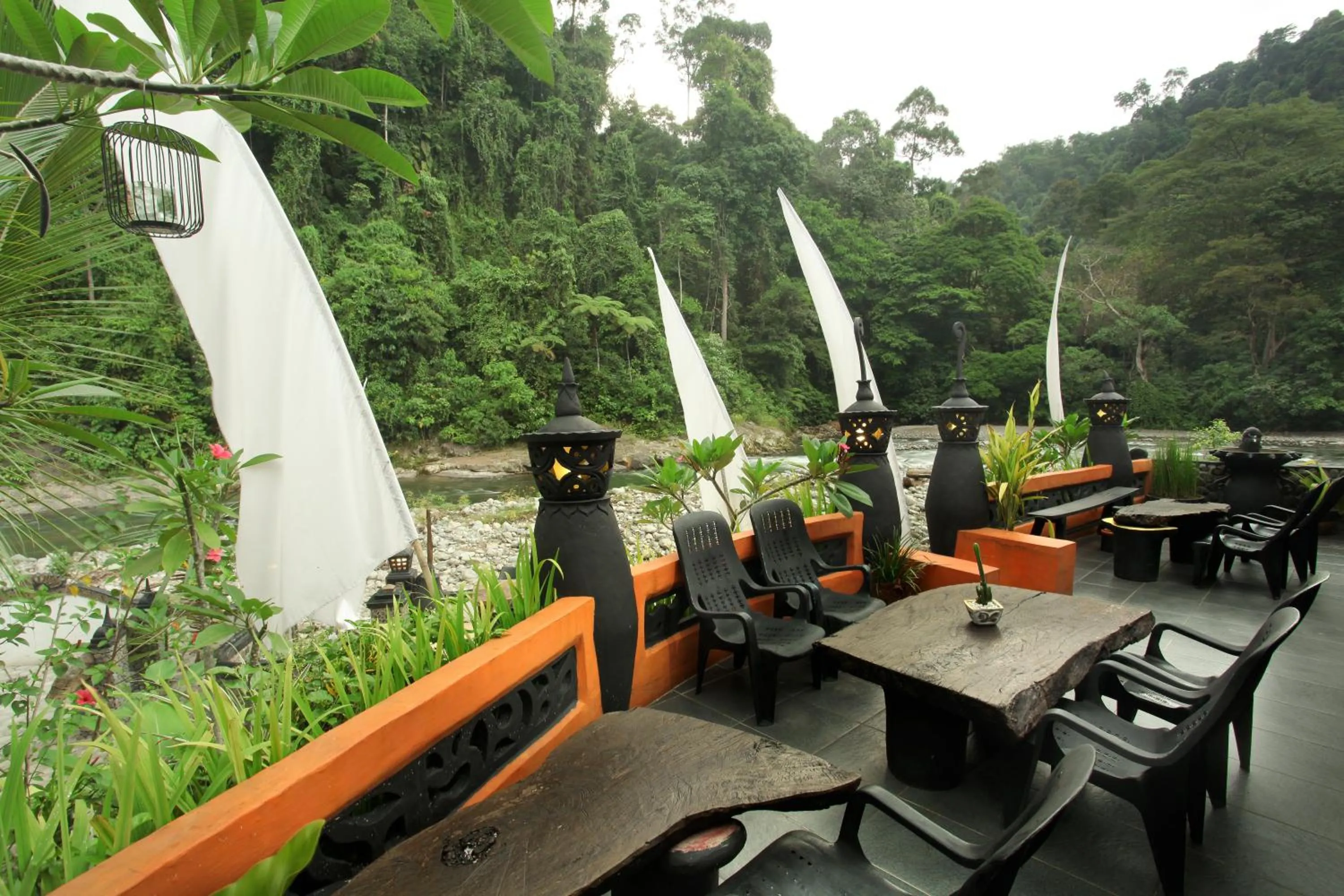 Jungle Inn Bukit lawang