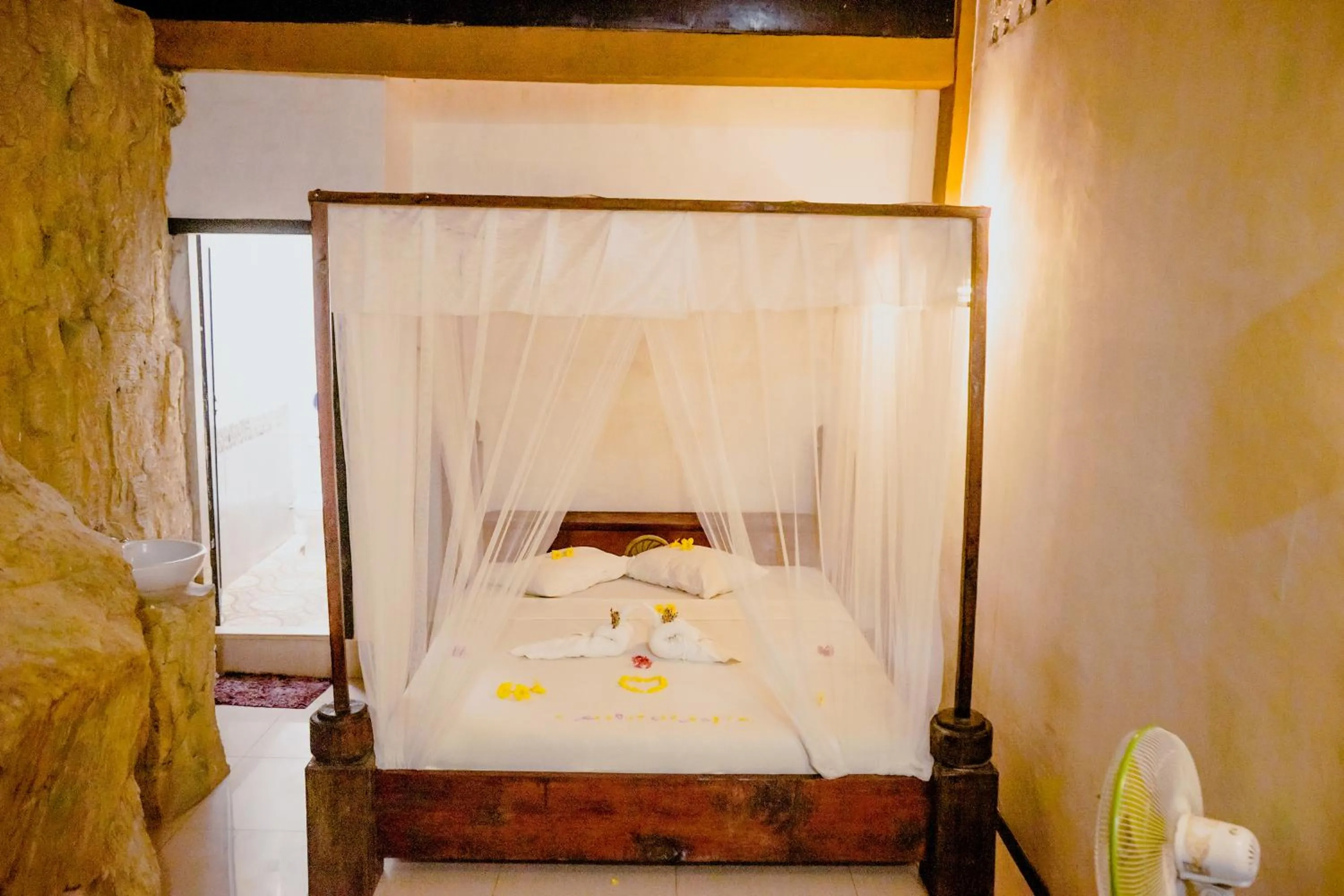 Bed in Jungle Inn Bukit lawang