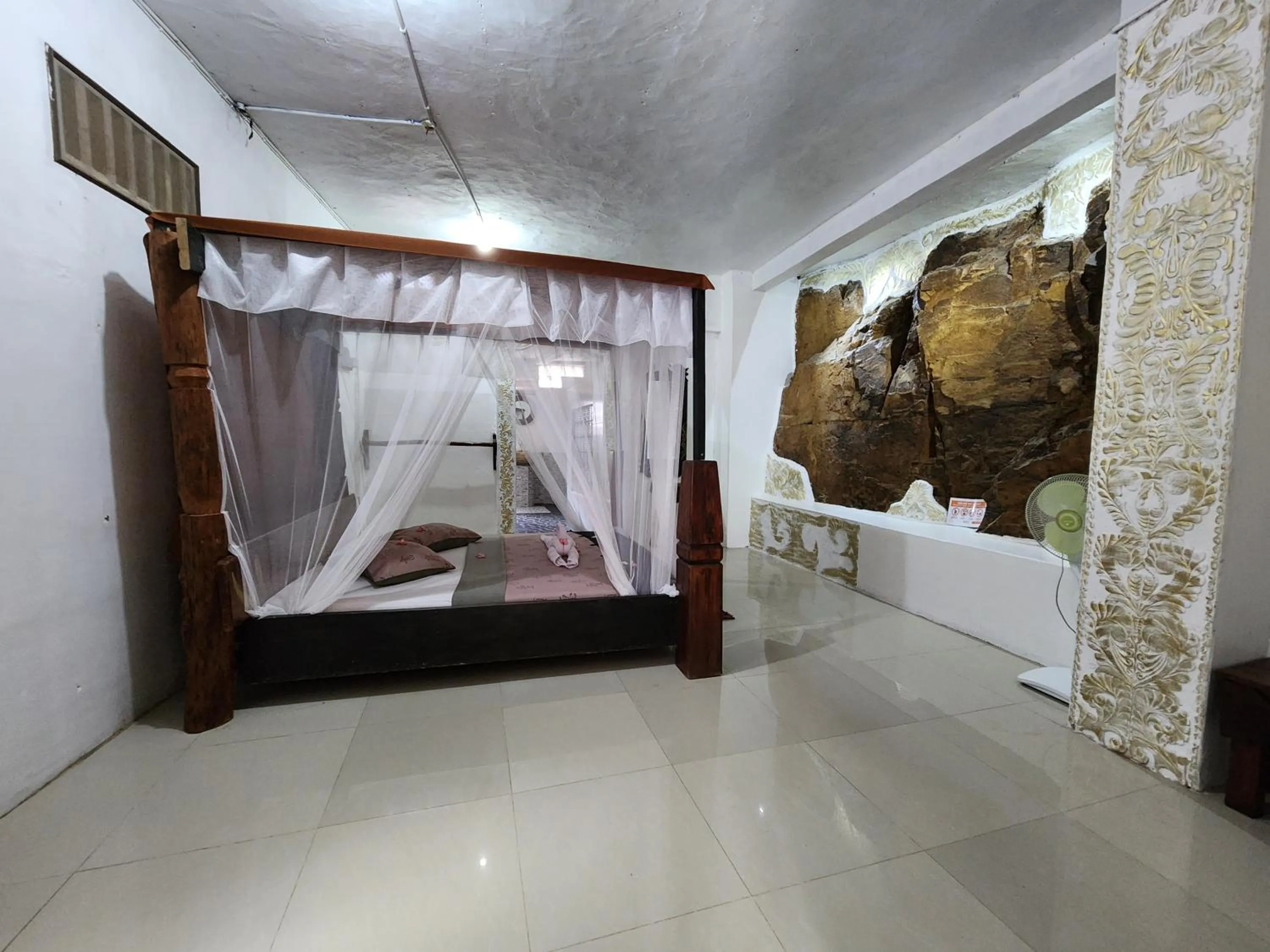 Bed in Jungle Inn Bukit lawang