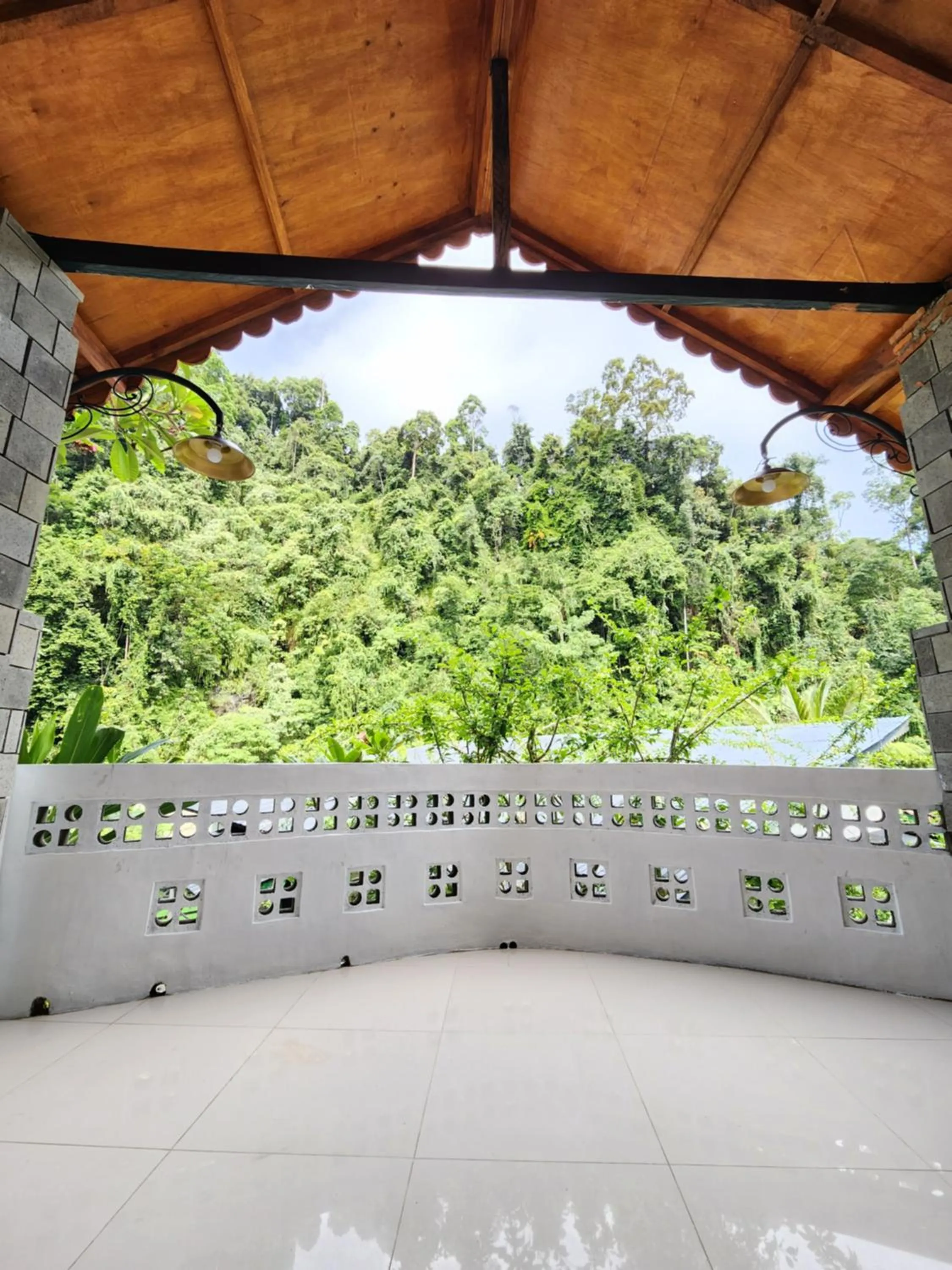 Jungle Inn Bukit lawang