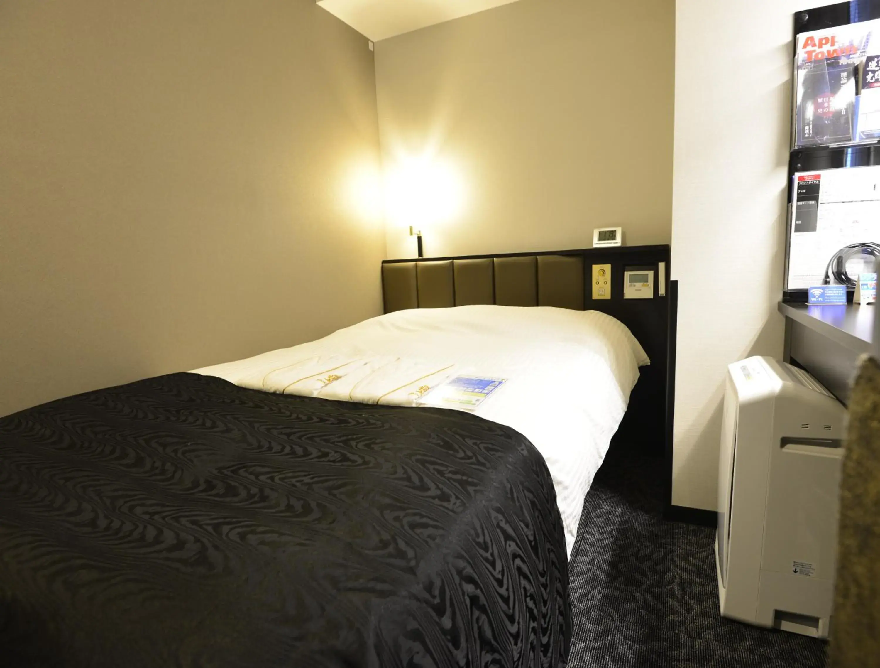 Double Room with Small Double Bed - Smoking in APA Hotel Kamataeki-Higashi Double Room with Small Double Bed - Smoking in APA Hotel Kamataeki-Higashi