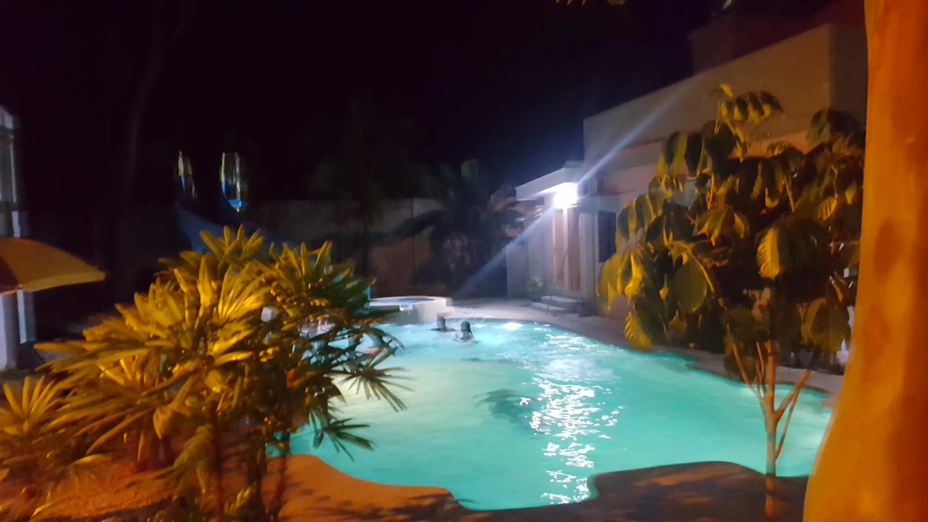 Swimming pool in Pedz Cing Mango Lodge