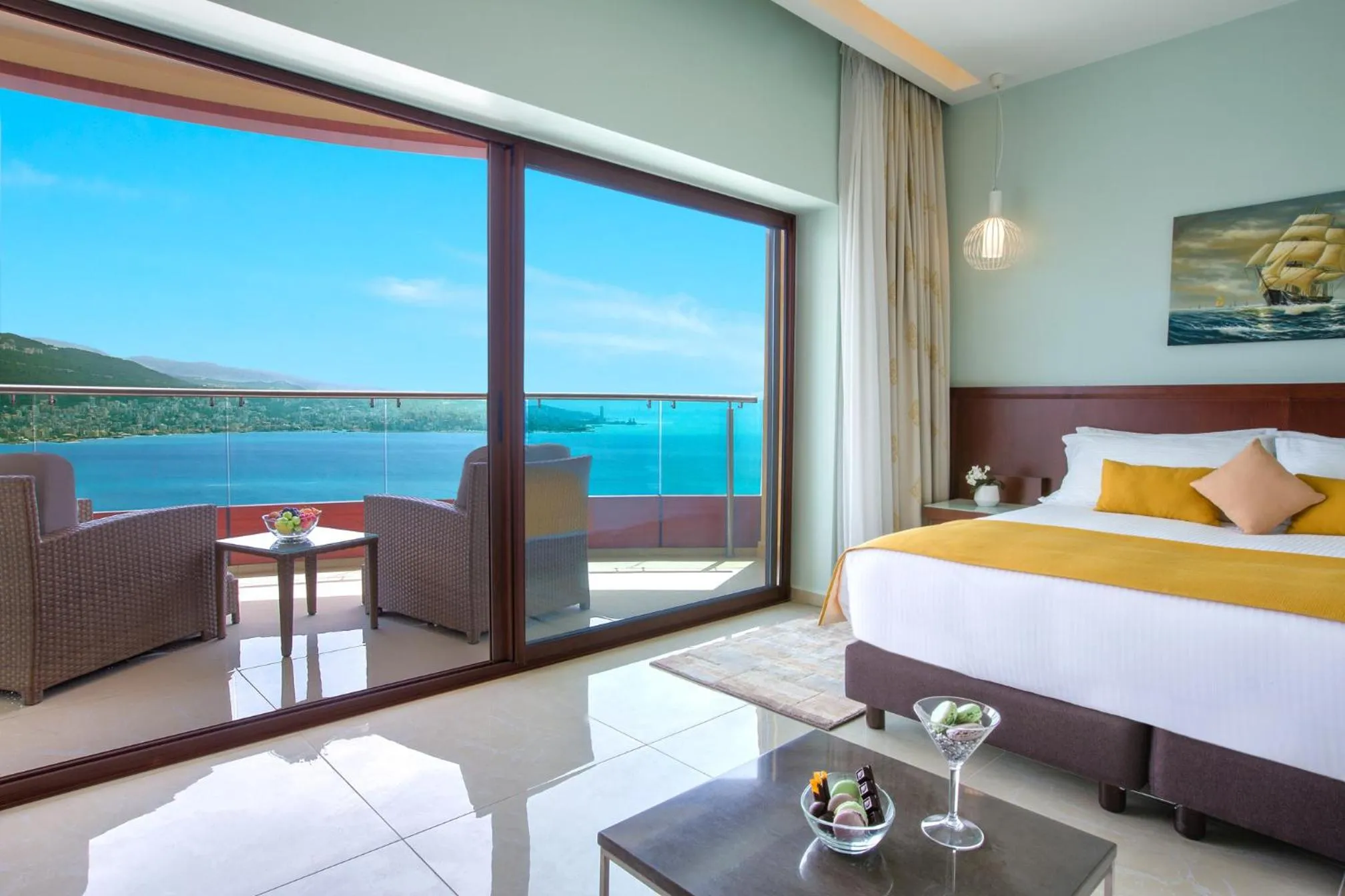 Balcony/Terrace, Bed in BURJ ON BAY Hotel