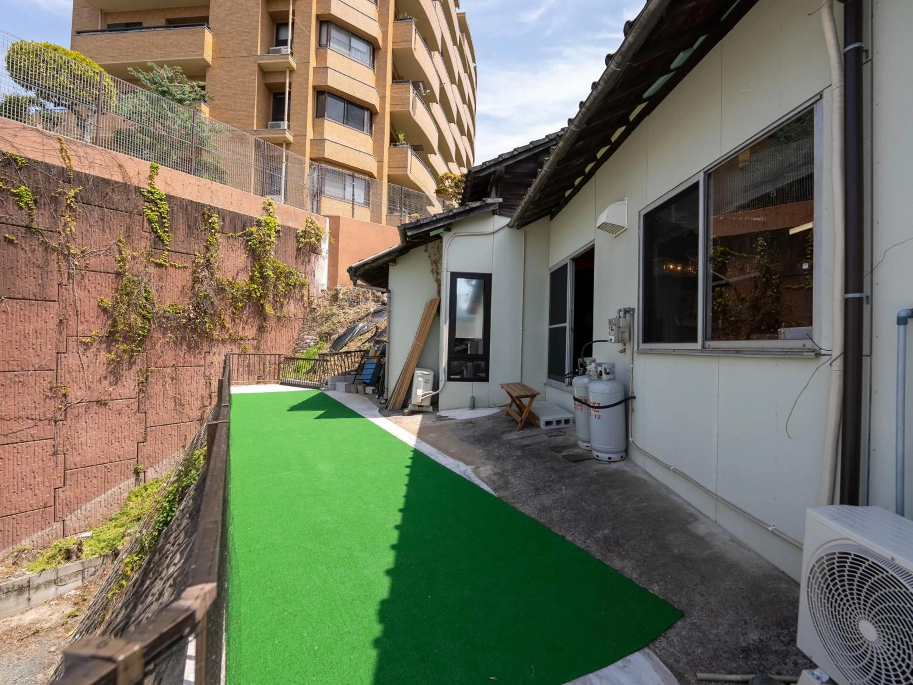 Property building in SUMITSUGU HOUSE East