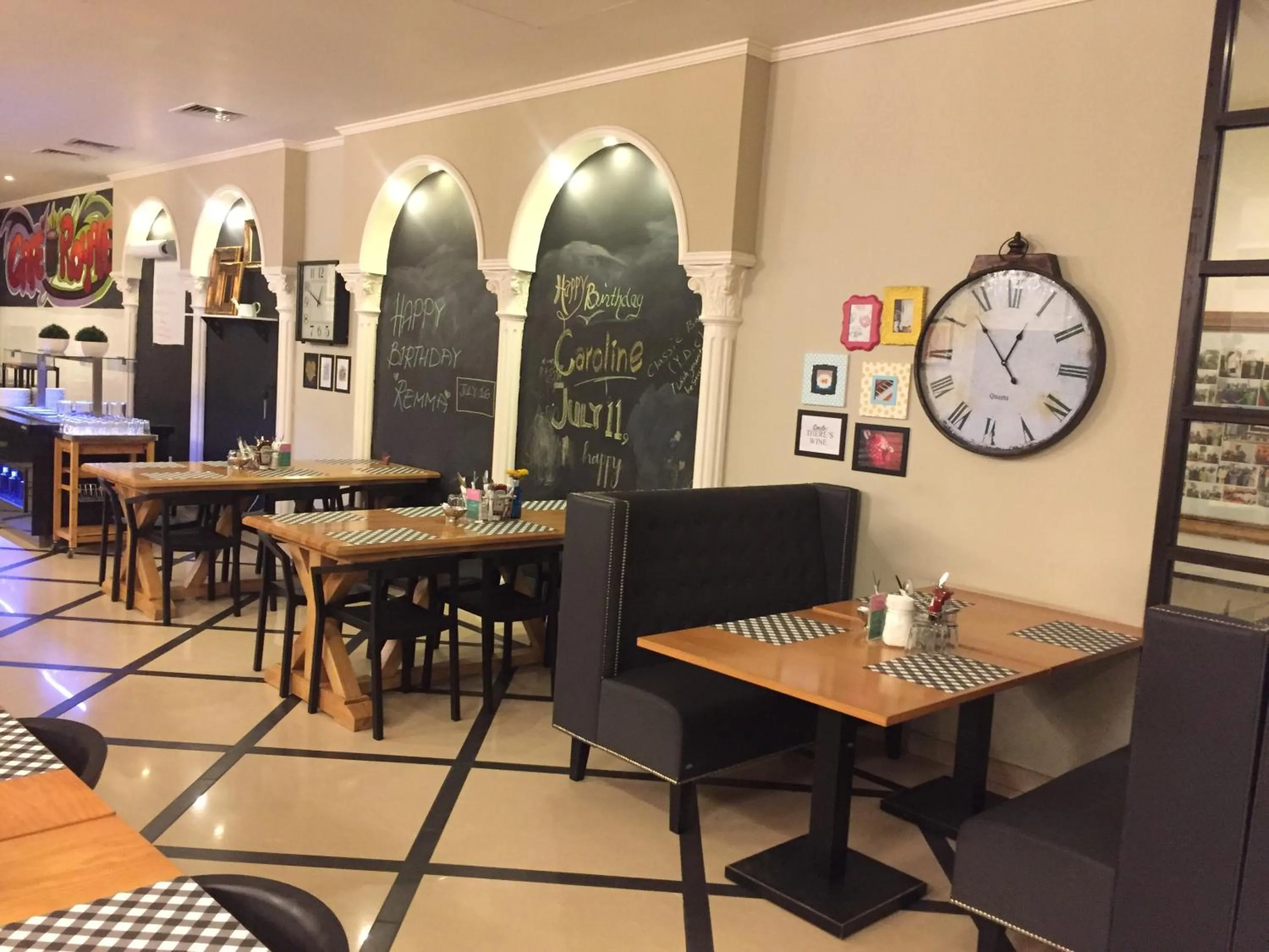 Restaurant/places to eat in Royal Grand Hotel