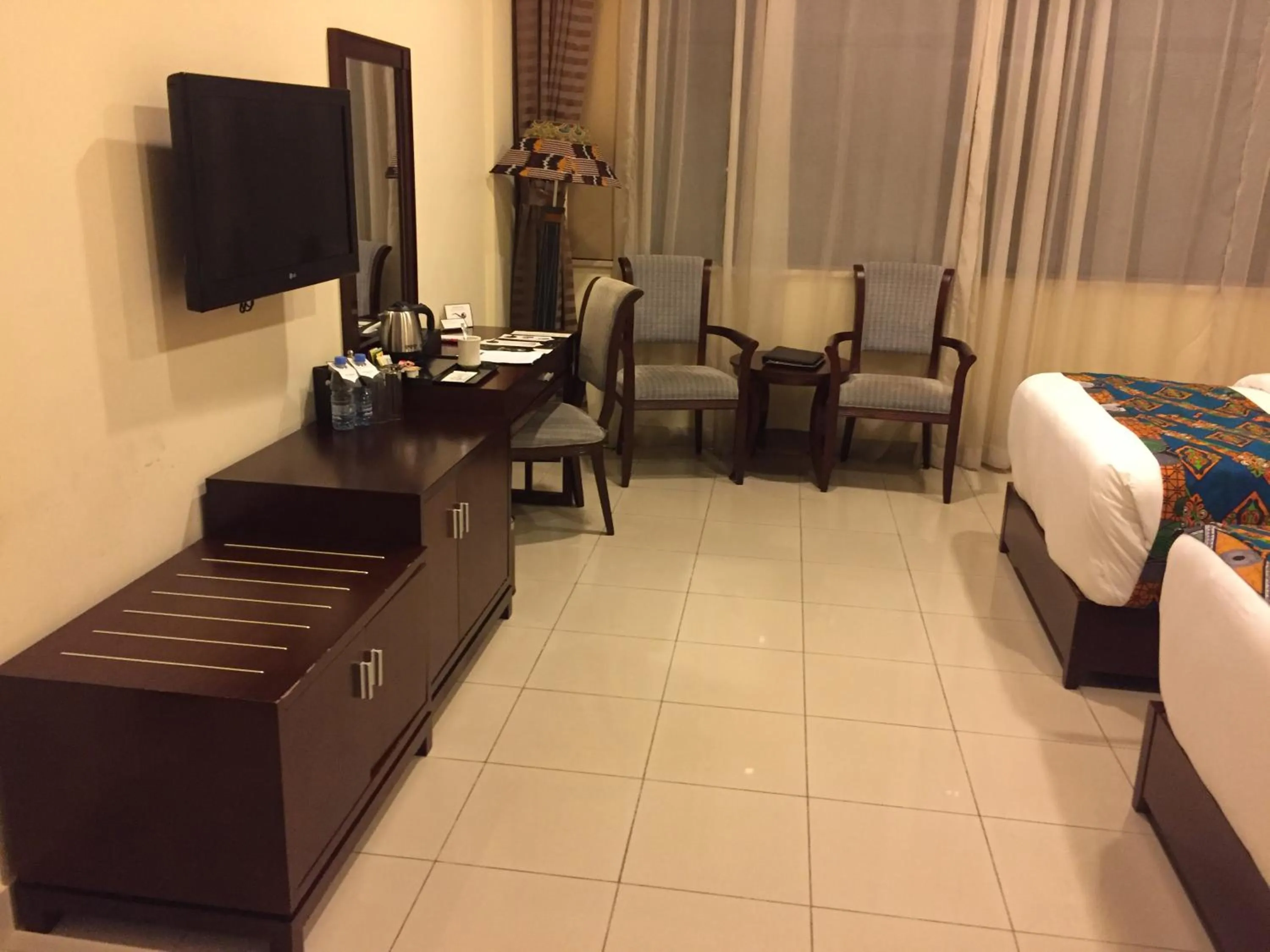 Coffee/tea facilities, Bed in Royal Grand Hotel