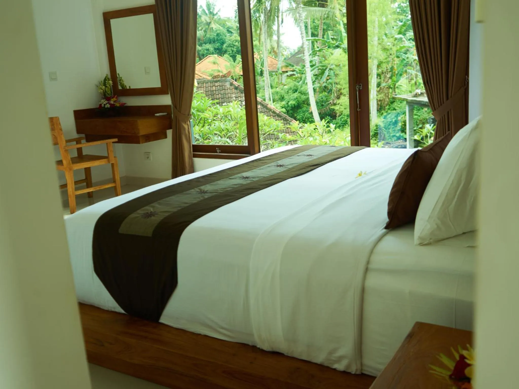 Photo of the whole room, Bed in Eden House Ubud