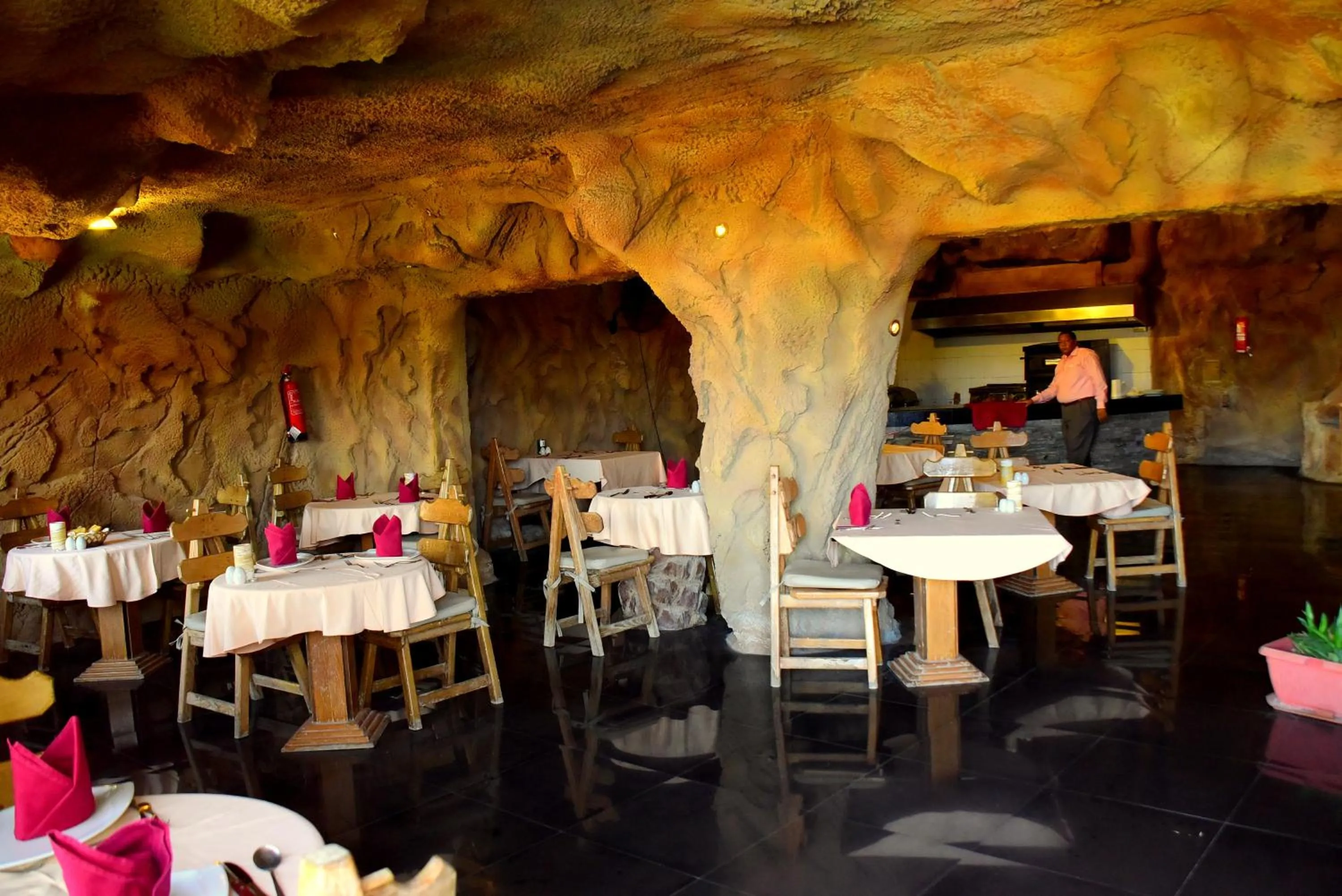 Restaurant/places to eat in Caves Beach Resort Adults Only