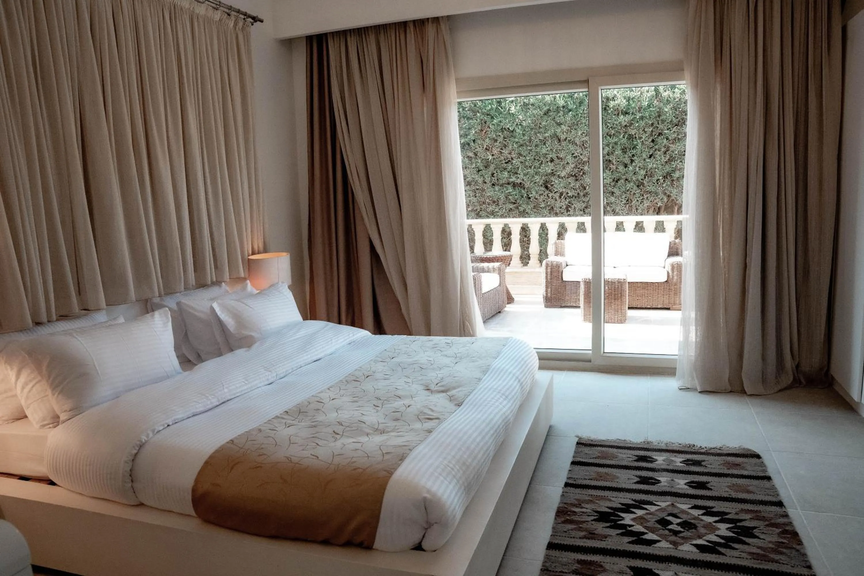 Bedroom, Bed in Caves Beach Resort Adults Only