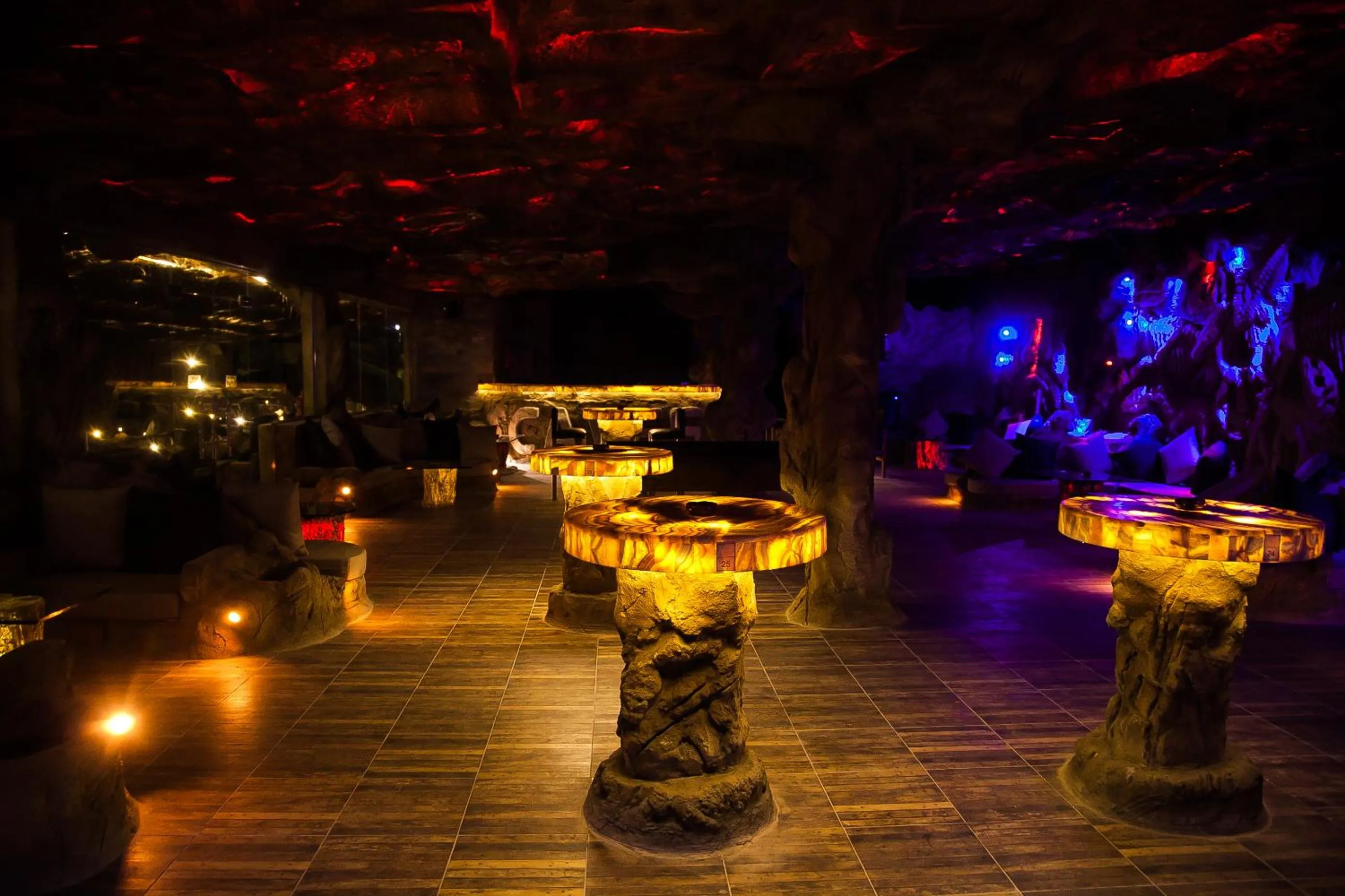 Nightclub / DJ in Caves Beach Resort Adults Only