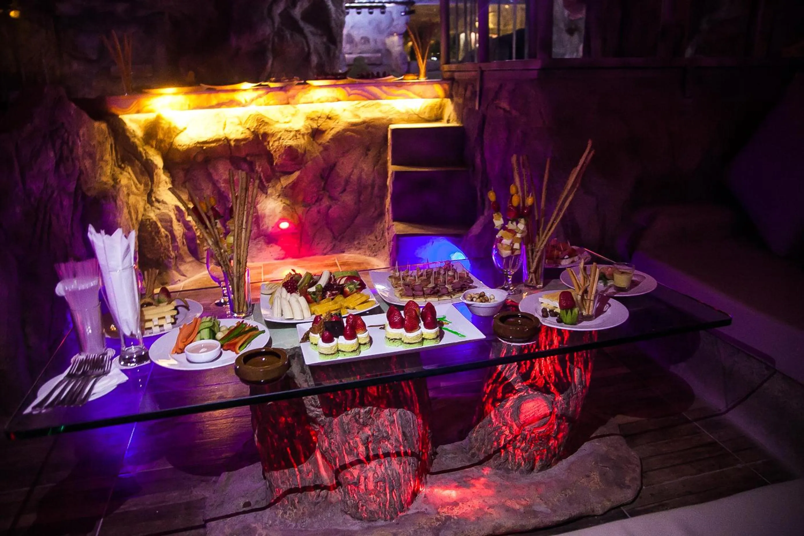 Nightclub / DJ in Caves Beach Resort Adults Only