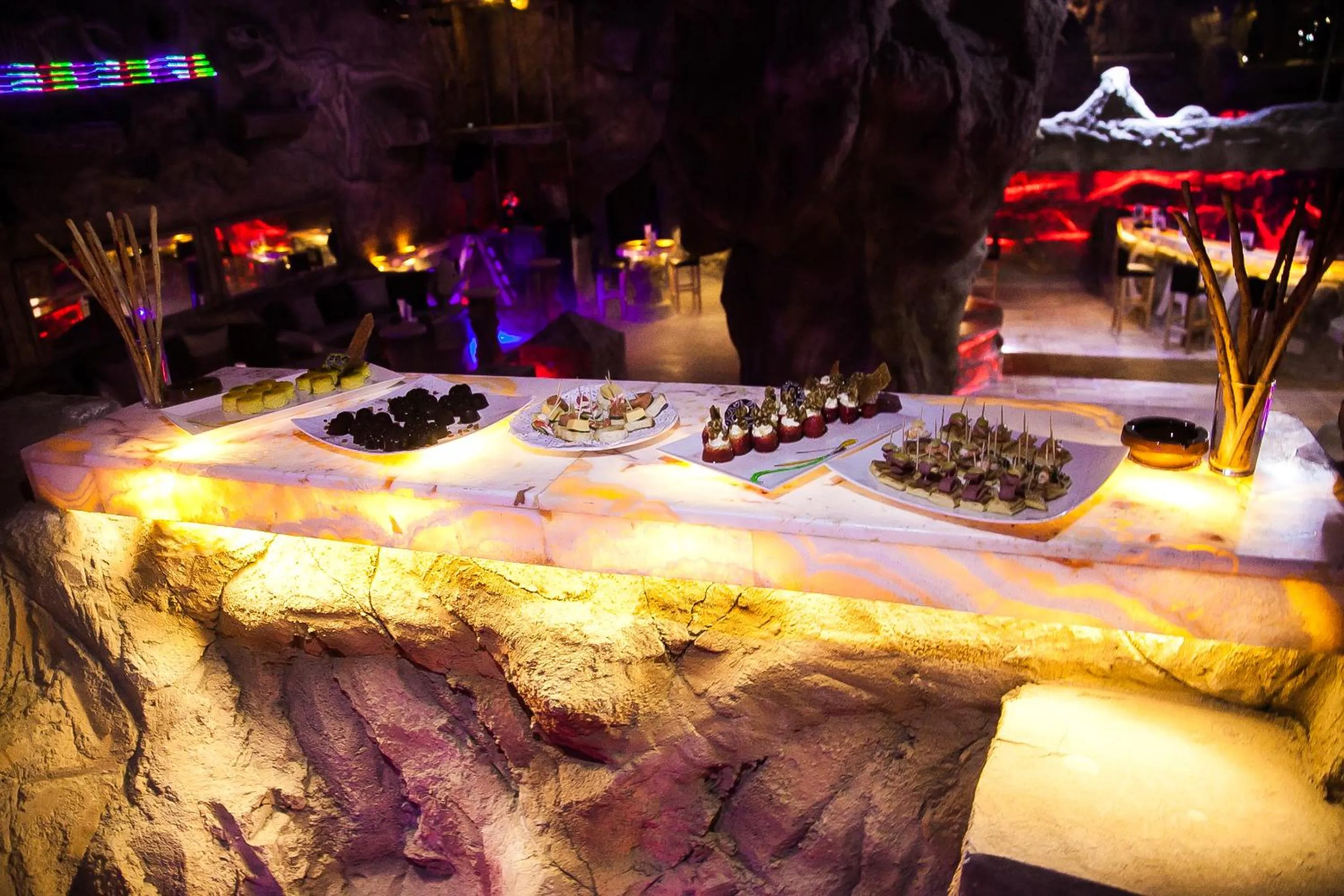 Nightclub / DJ in Caves Beach Resort Adults Only