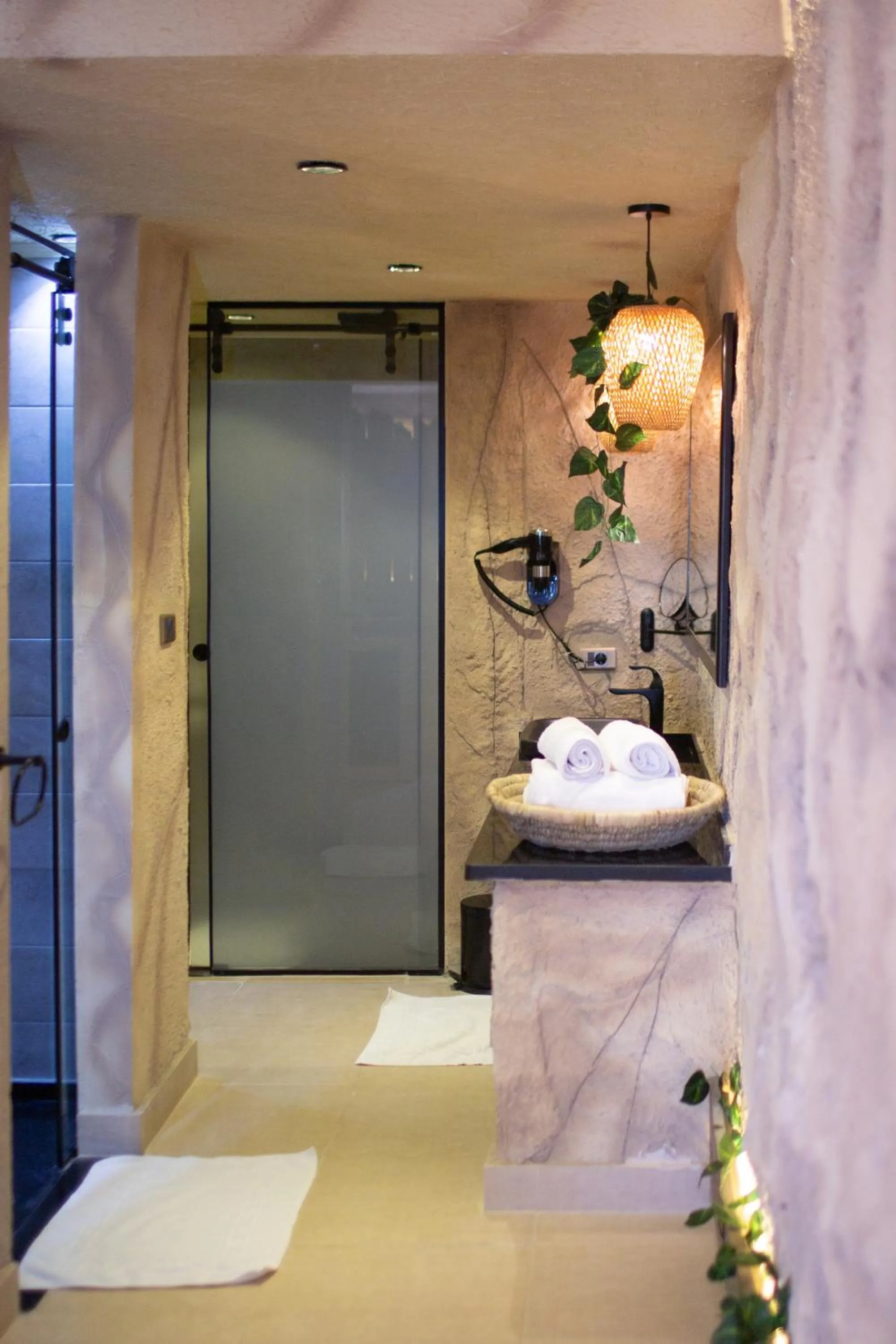 Shower in Caves Beach Resort Adults Only