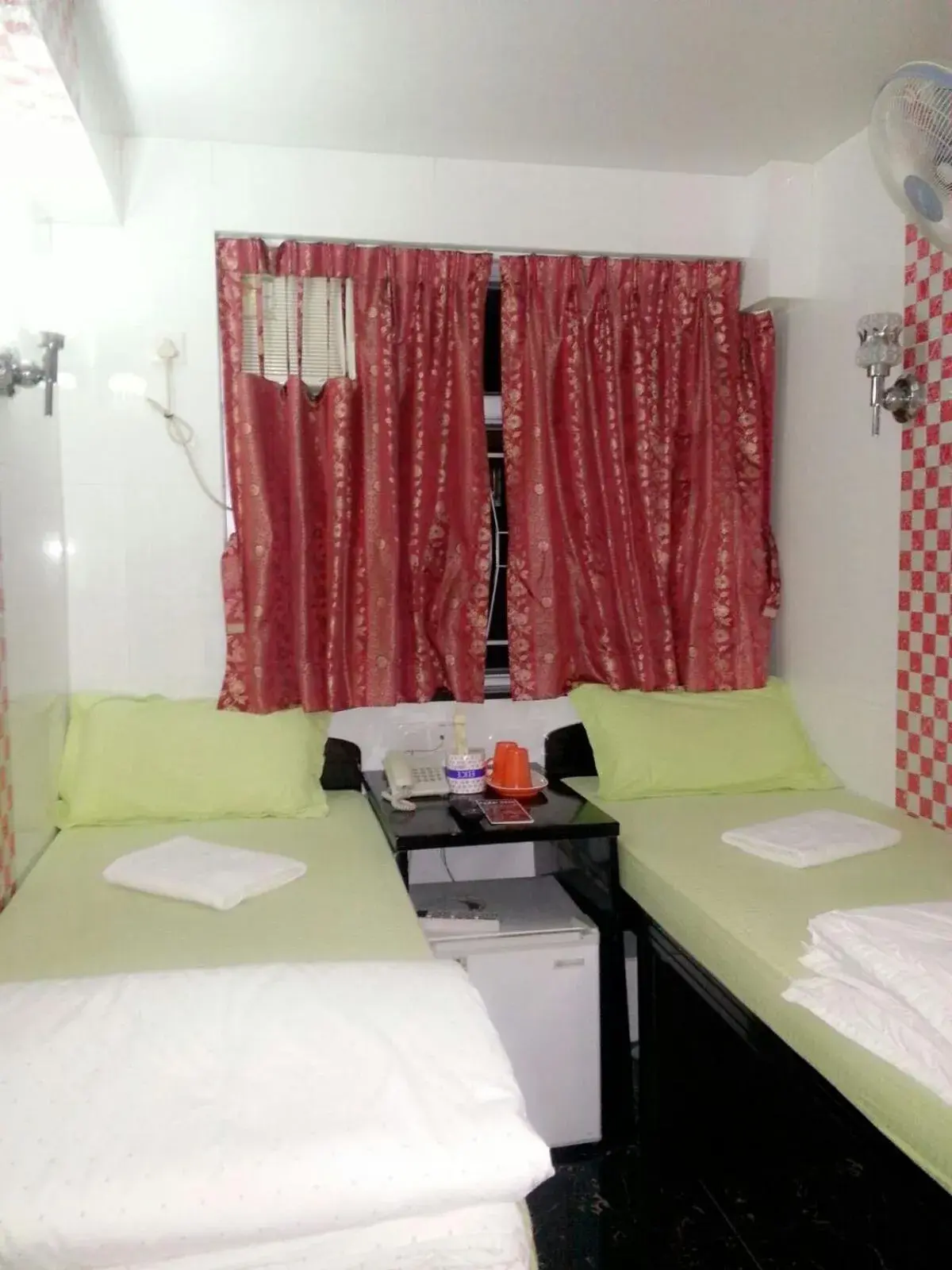 Twin Room in Dutch Hostel Twin Room in Dutch Hostel