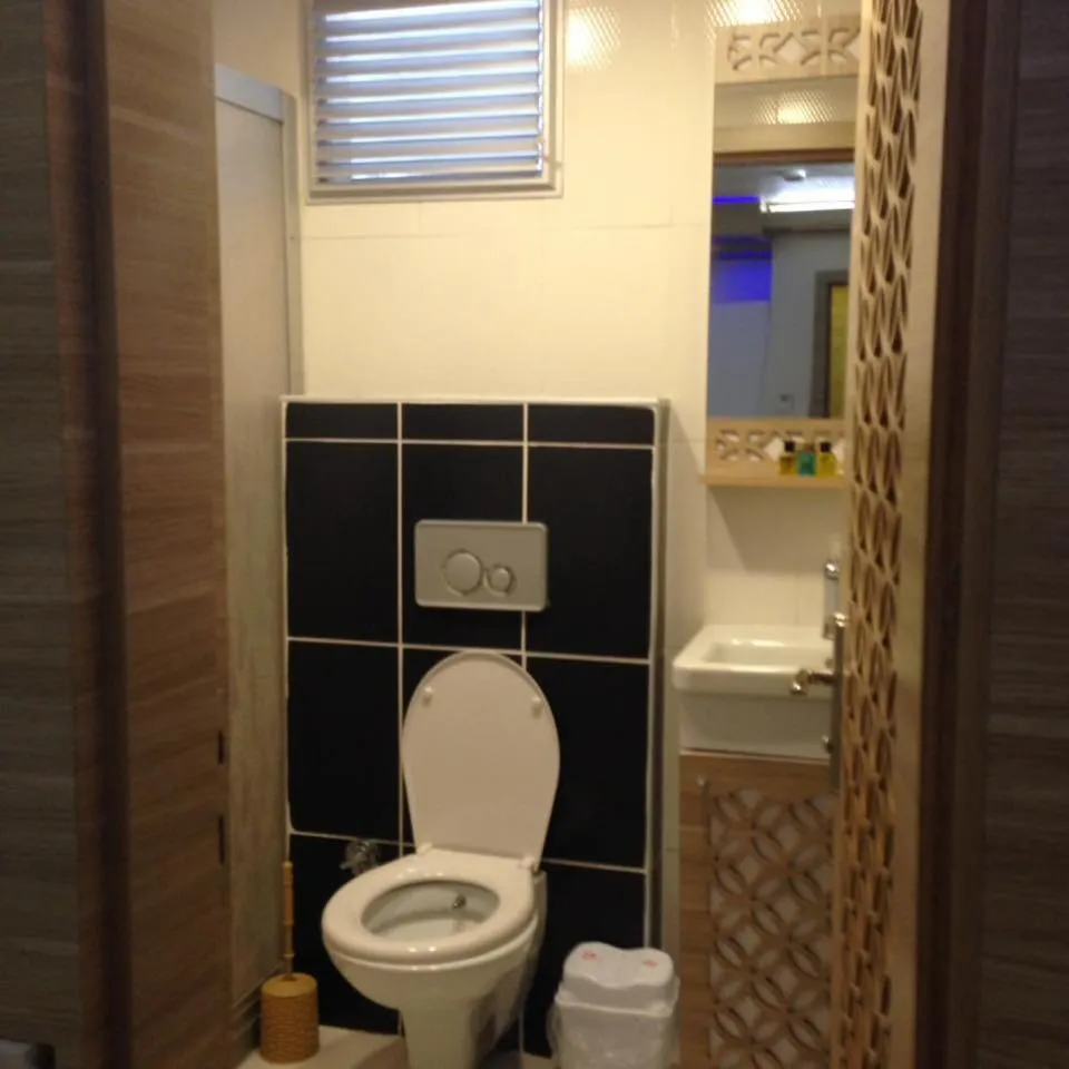 Toilet in Fors Hotel Istanbul yeni kapı