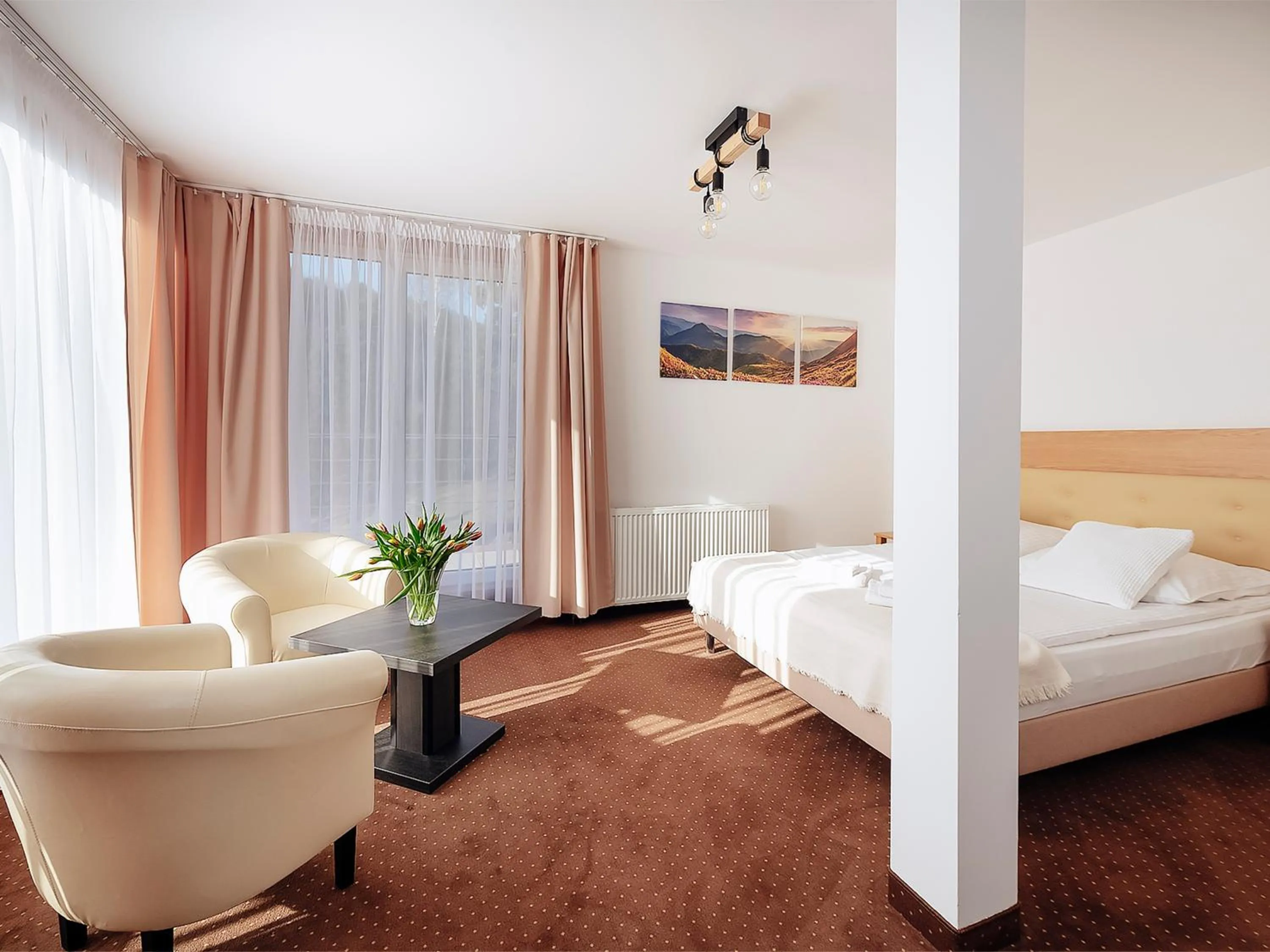 Living room, Bed in Hotel Łaziska