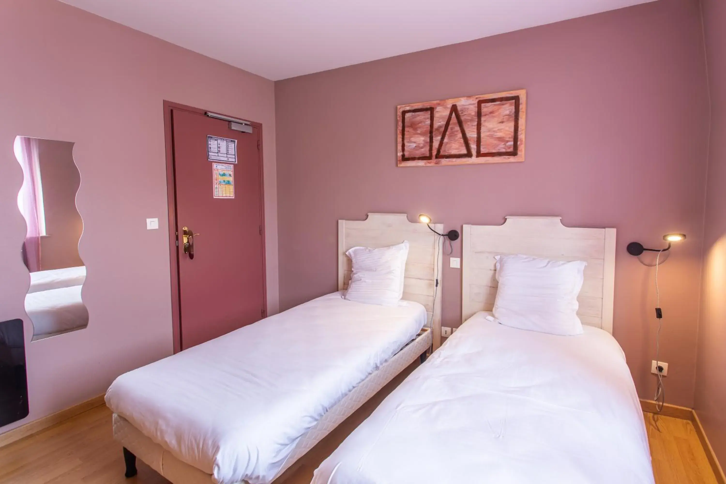 Twin Room - single occupancy in L'abbatiale Twin Room - single occupancy in L'abbatiale