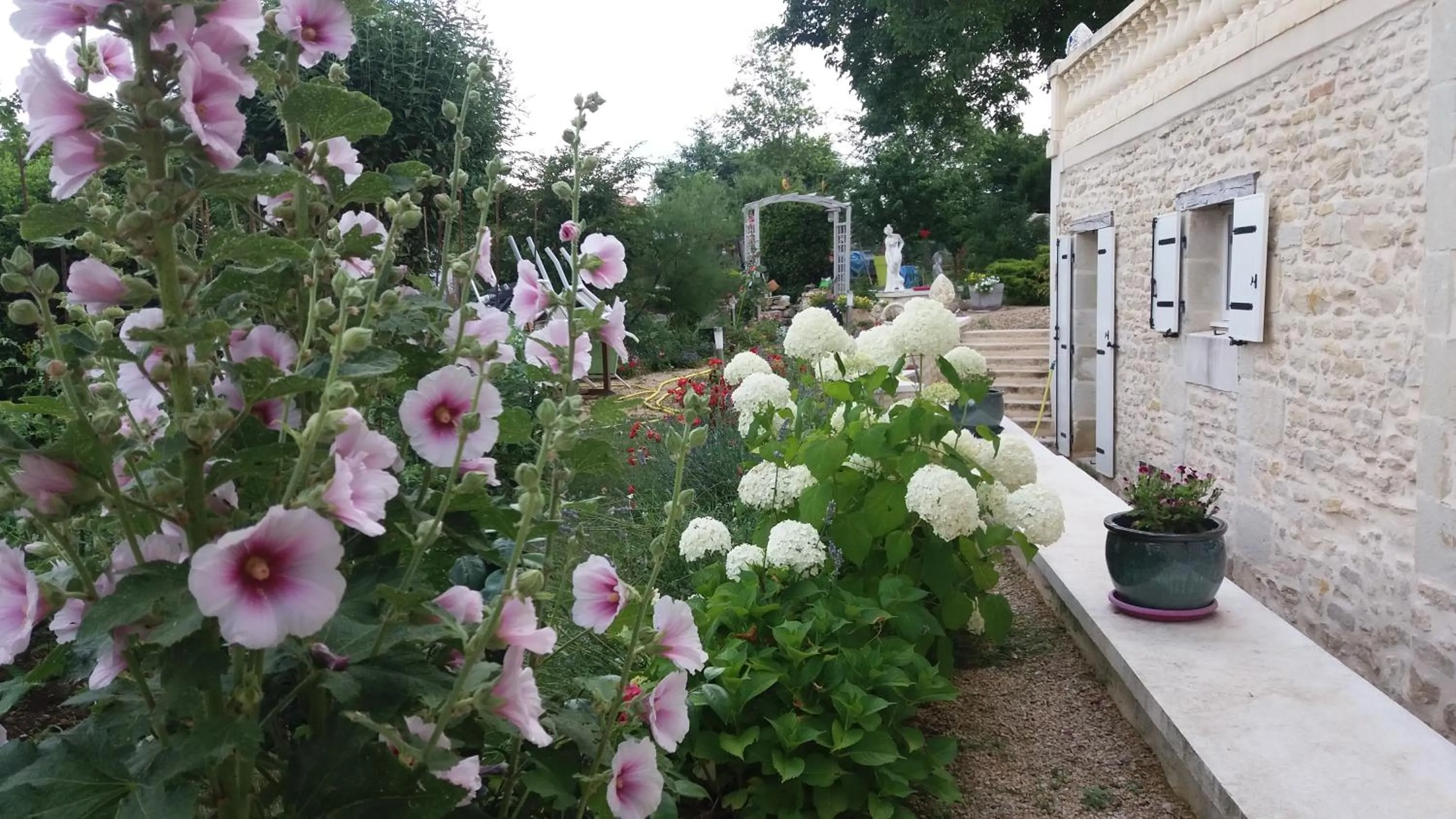 Spring in Chambre d'Hôtes Les Orchidées FUTUROSCOPE CHASSENEUIL POITIERS