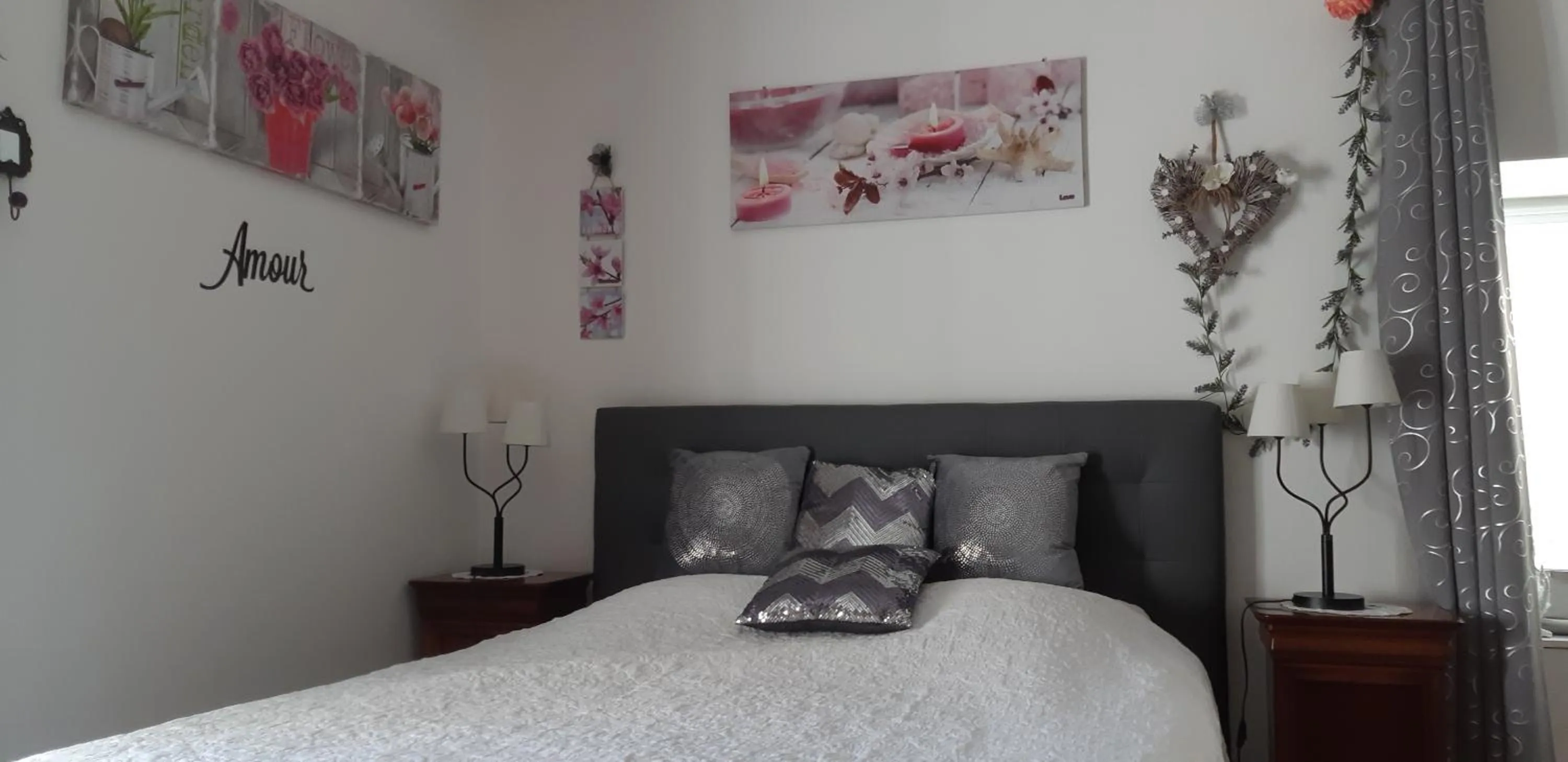 Photo of the whole room, Bed in Chambre d'Hôtes Les Orchidées FUTUROSCOPE CHASSENEUIL POITIERS