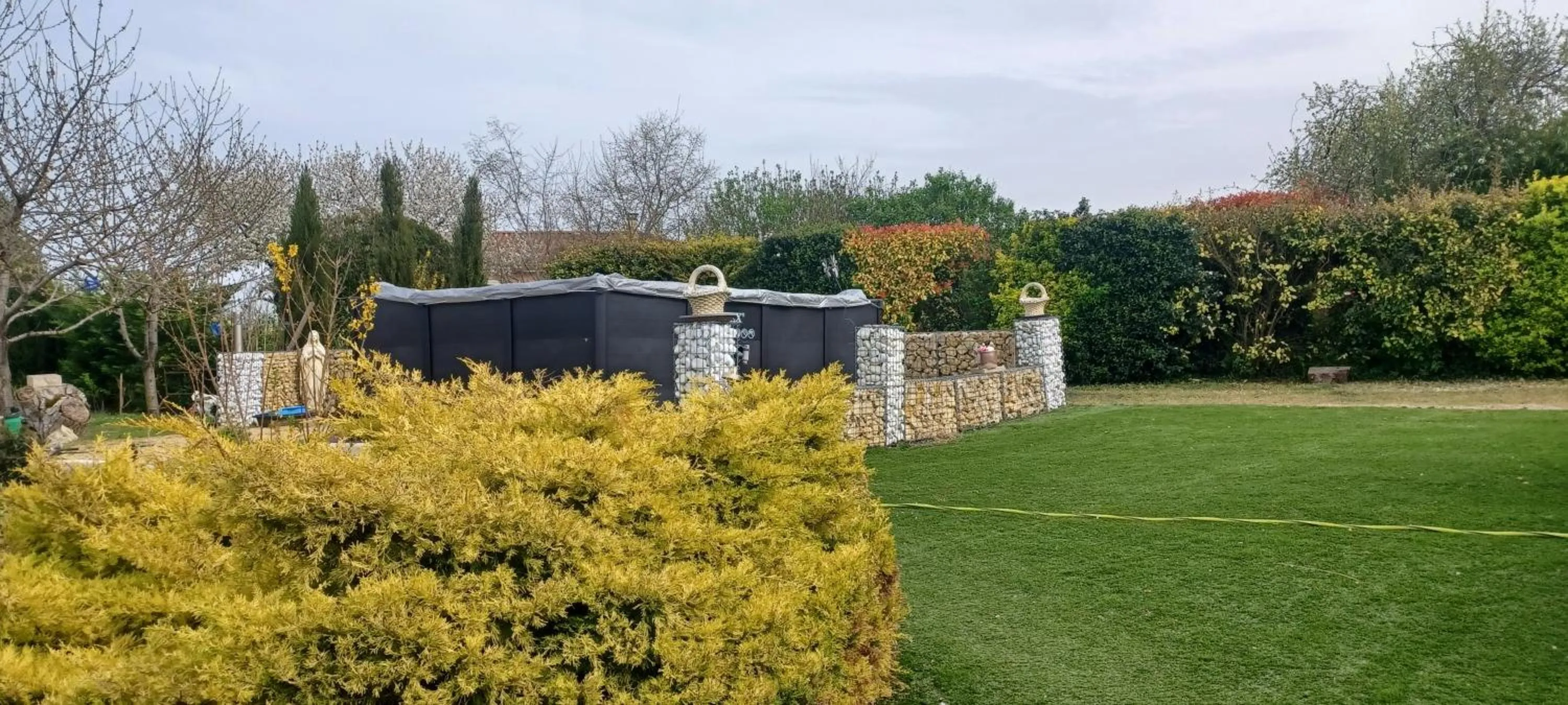 Garden view in Chambre d'Hôtes Les Orchidées FUTUROSCOPE CHASSENEUIL POITIERS