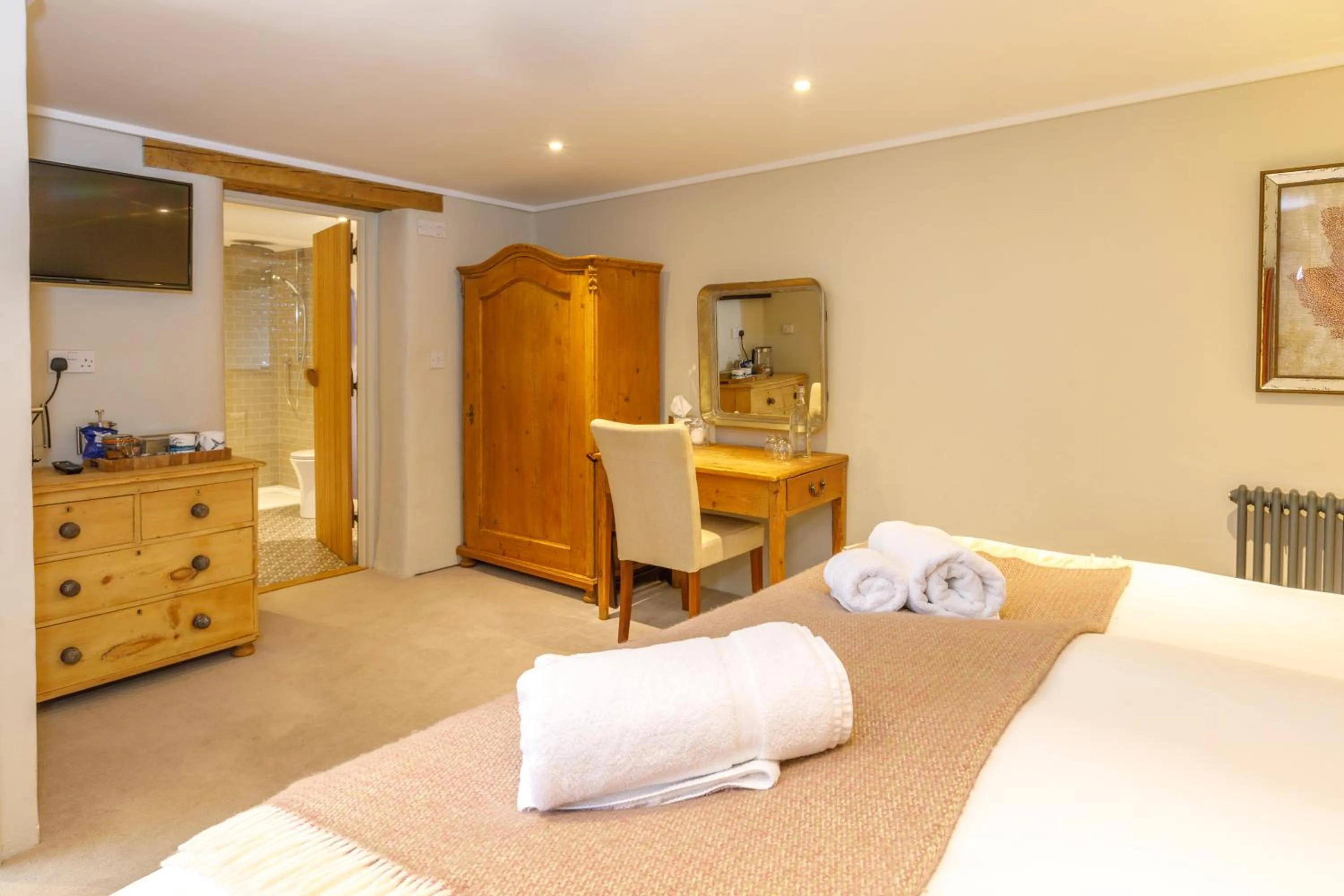 Bedroom, Bed in Trewornan Manor