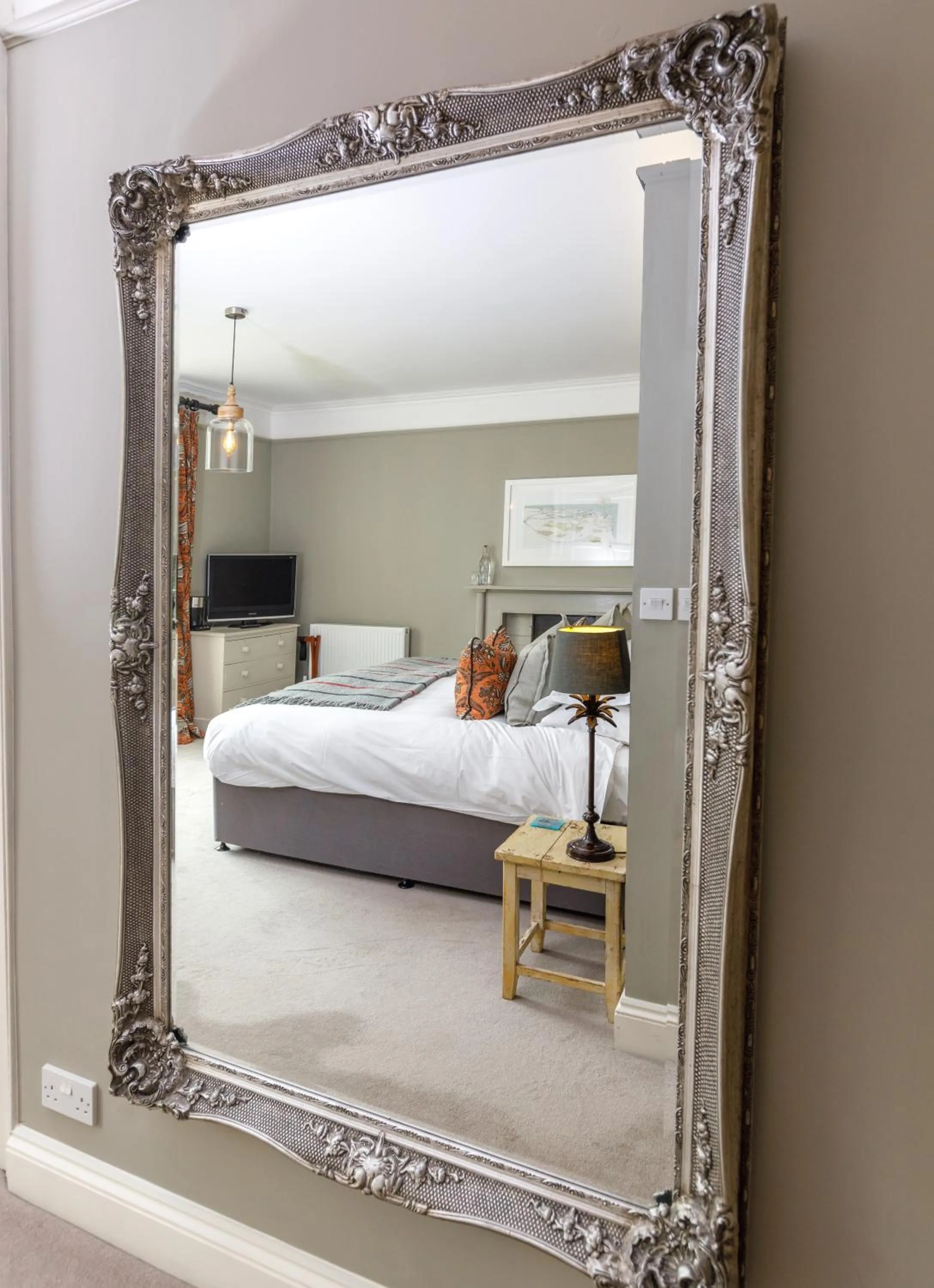 Bedroom, Bed in Trewornan Manor