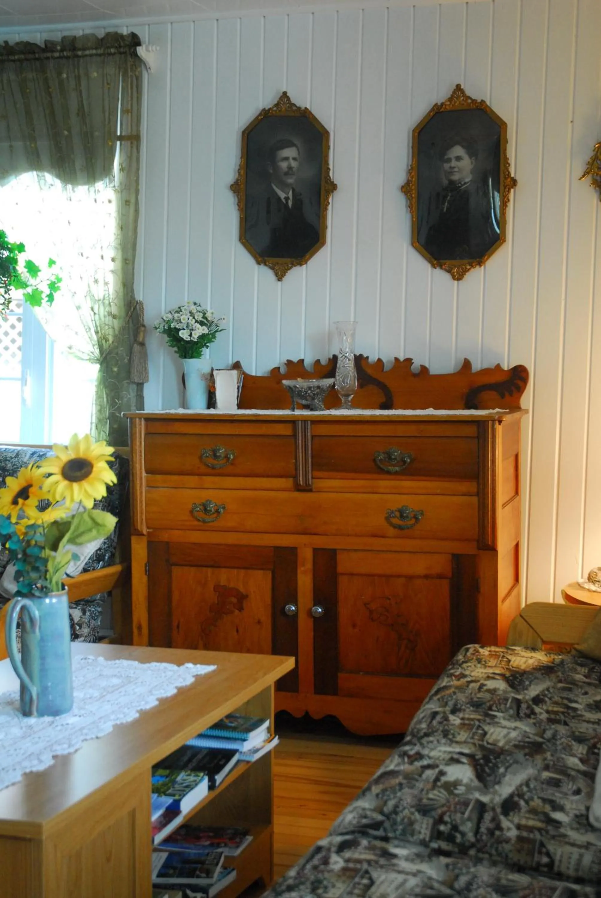Communal lounge/ TV room in Maison de campagne le Nichouette