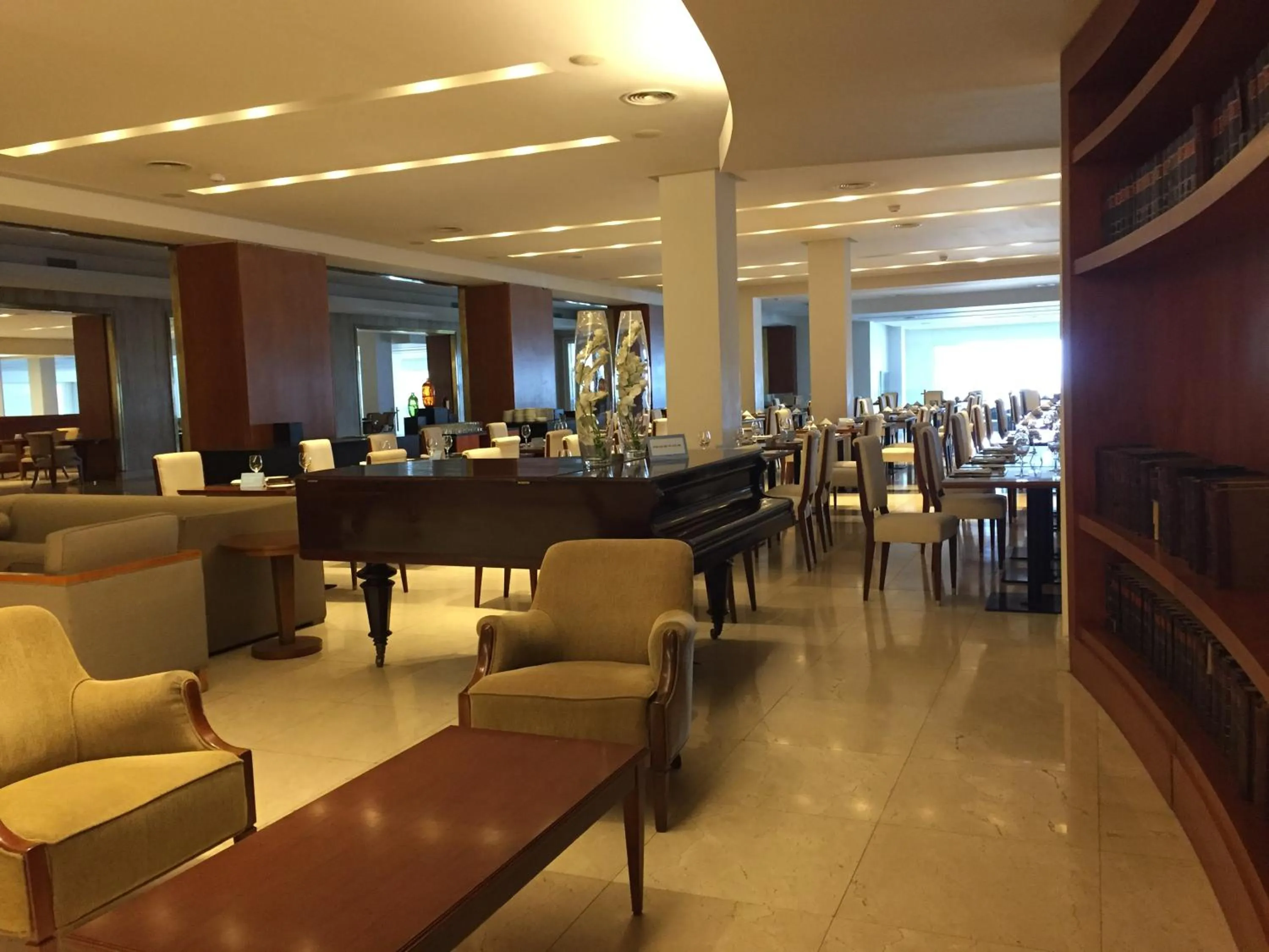 Restaurant/places to eat in NH Gran Hotel Provincial